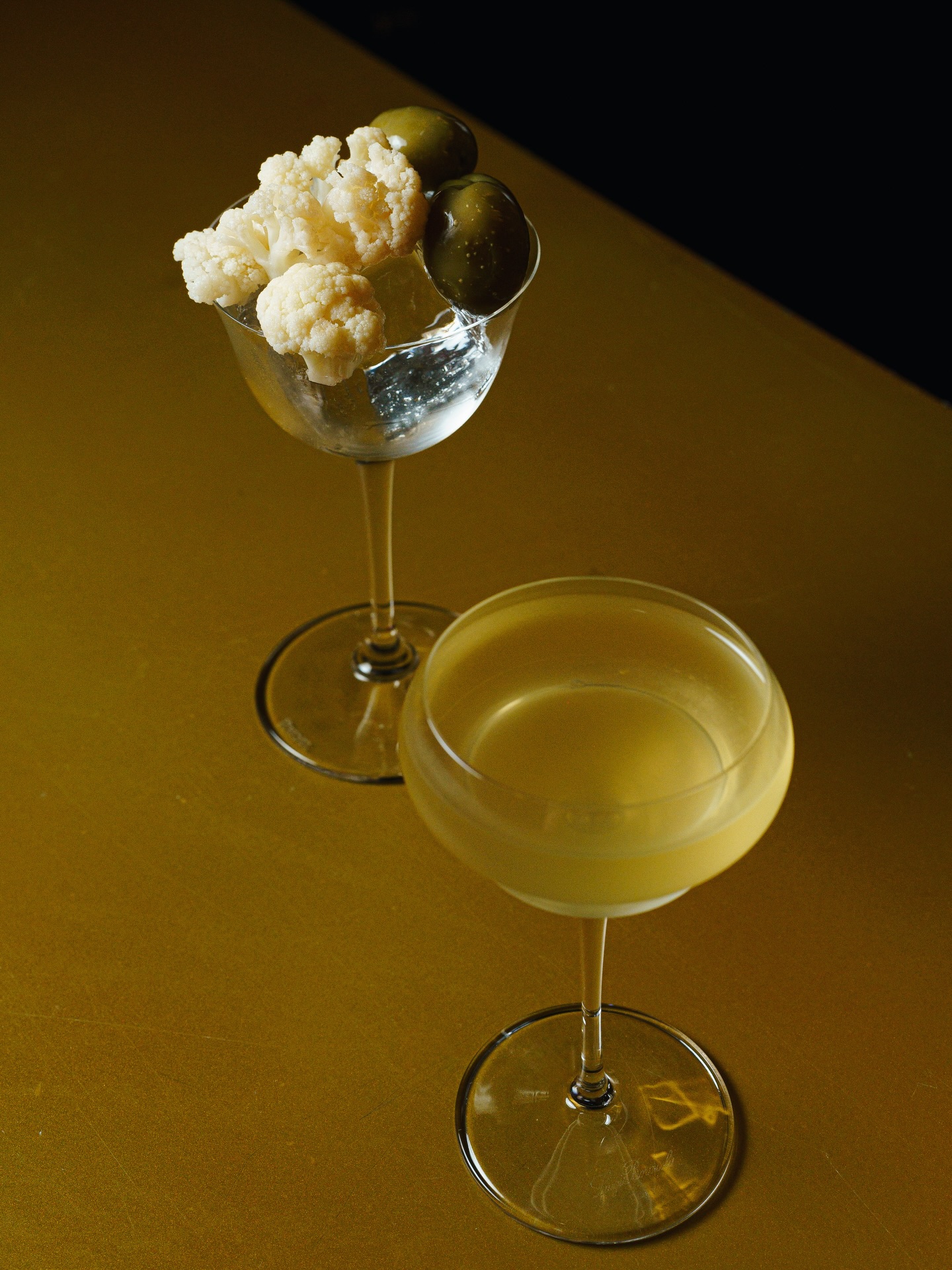 Dirección Creativa & Producción de Contenido • Gastronomía & Coctelería
@casagarbo.lima x @mantero.pe
Revelamos el resultado de una sesión donde cada detalle fue pensado para transmitir más que una imagen: una experiencia.
Desde la cocina hasta la barra, trabajamos junto a Luis Flores, consultor de coctelería, y Jorge Muñoz, chef principal de Casa Garbo, para construir una narrativa visual que capture la esencia del espacio.
Imágenes que hablan de atmósfera, carácter y sabor.
Una estética que equilibra lo sensorial con lo visual, elevando cada plato y cada cóctel a su máxima expresión.
Este es el nuevo universo visual de Casa Garbo.
#ManteroPR #CasaGarbo #Restaurant