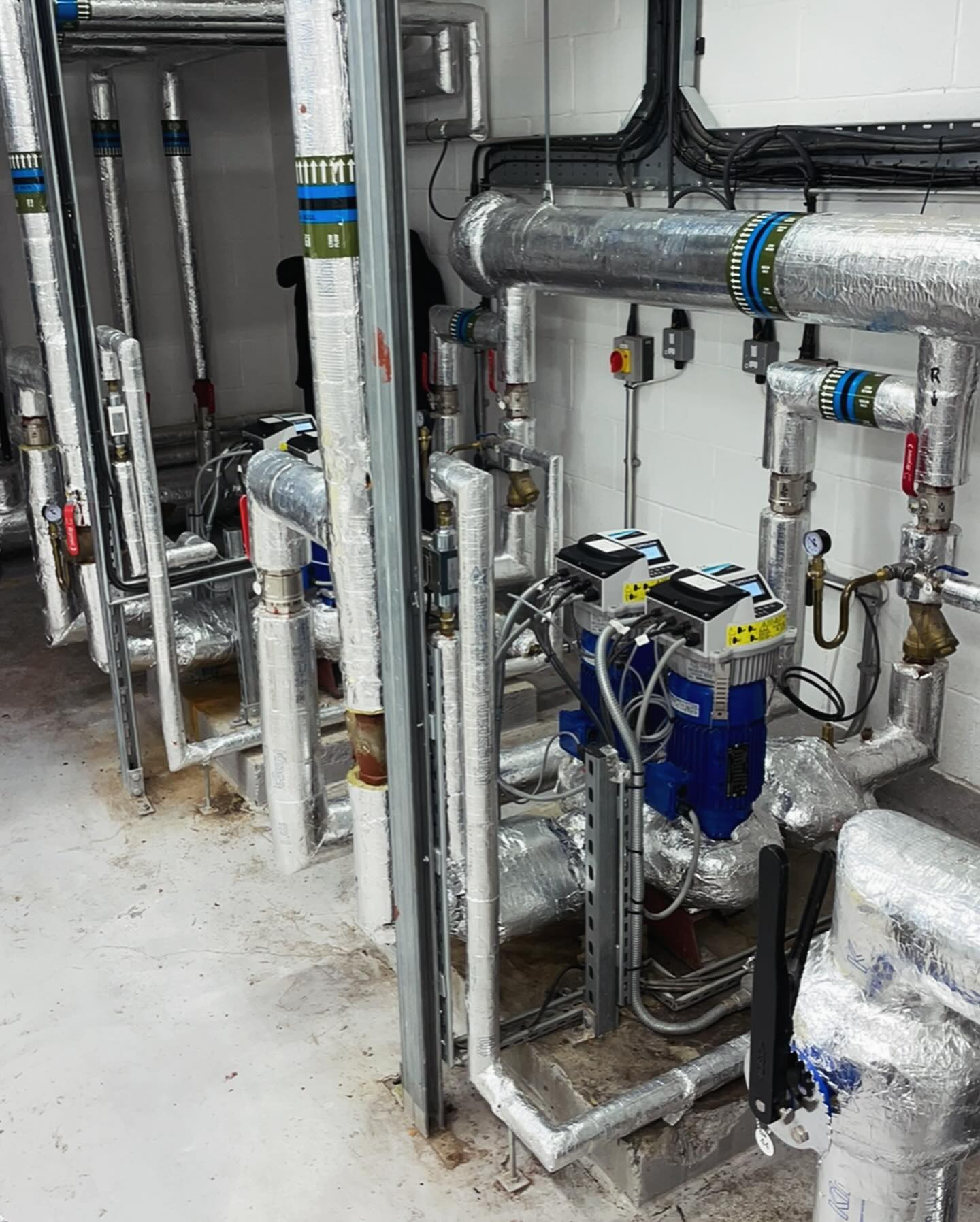 Primary circuit pipework & expansion bellows corrected and replaced recently in a high-end hotel. The pipework has since been re-supported as required and treated with red oxide to prevent further bellow failure.
