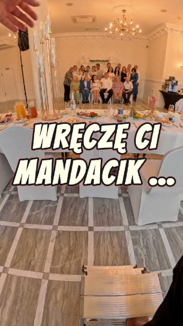 Nowa linia akcesoriów MKFOTO. Czepek operacyjny 🤣. Atestu nie ma, ale styl się zgadza. Profesjonalizm w każdych warunkach. Ściereczka do obiektywu: 10 zł. Śmiech ekipy: bezcenny. Czy mikrofibra liczy się jako środek ochrony osobistej?
#kulisysesji
#bhp
#fotograf
#pracafotografa
#śmieszne