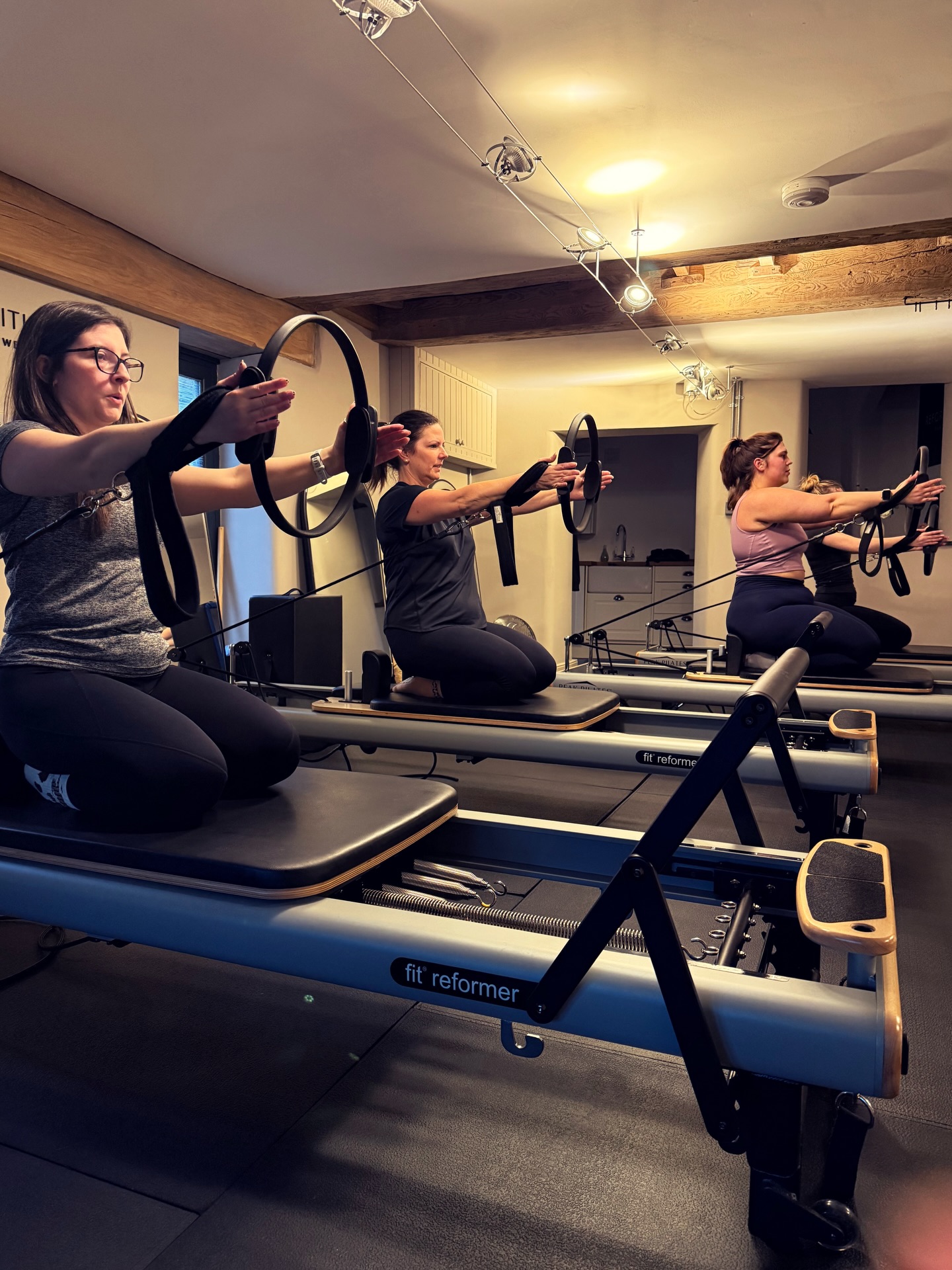 Client wins today 👏
We worked through a kneeling arm series on the reformer — arm raises in straps with a single arm rotation — and it was full body! 💪
Not only did it challenge their shoulders, arms, and core, but they also felt it fire in their legs. Stabilising on the heels really lights up the glutes and quads while keeping everything controlled 👀
Love seeing clients build strength, stability, and body awareness every session ✨
#ReformerPilates #PilatesInstructor #FullBodyWorkout #CoreAndLegs #PilatesFlow