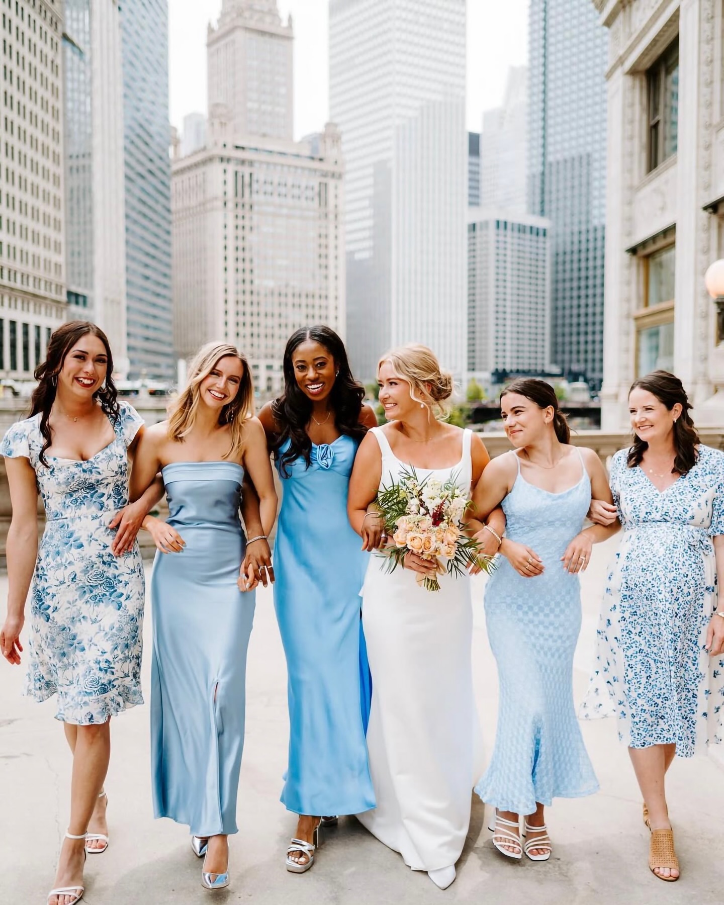 A Chicago Bride, the Bridesmaids & their Tans 🫶
At Sinless, we use a tanning solution specially crafted to deliver the most natural tones for every skin color (NO orange, streaks, or patchiness!)
🗓️ Link in bio!
📍 Lincoln Park, Chicago
#spraytanchicago #chicagoweddings #bridetobe