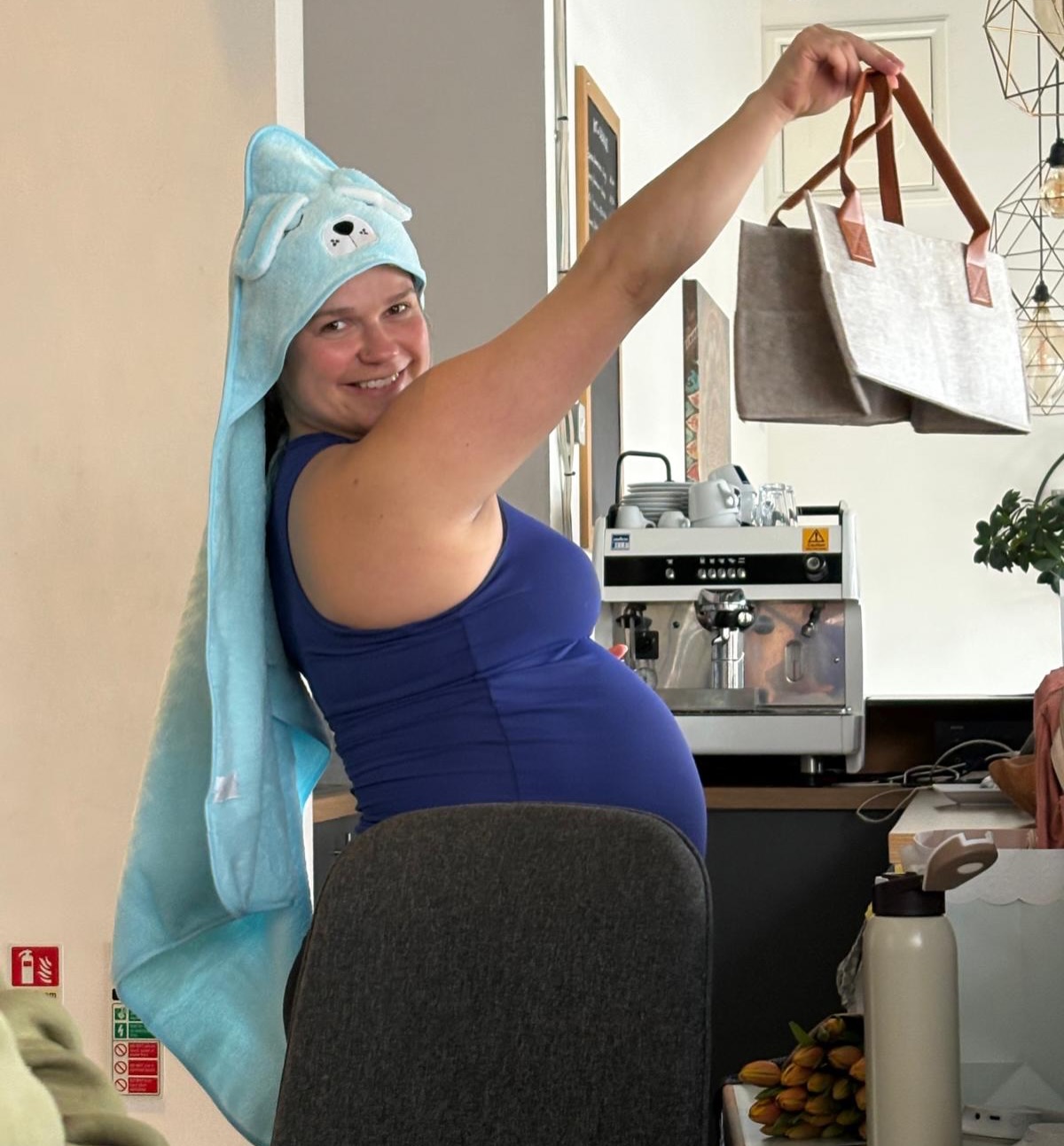 Baby Glow Up⭐️our beautiful Daisy finished her last day of teaching Barre and Reformer last week and the team and some students surprised her with baby gifts and a celebration.
She looks truly glowing in these last weeks before she gives birth and we wish her all the best for the big day and onwards with her new little bundle of joy!
#prenatalyoga #postnatalyoga #pregnancyjourney #pregnancyglow #beckenham