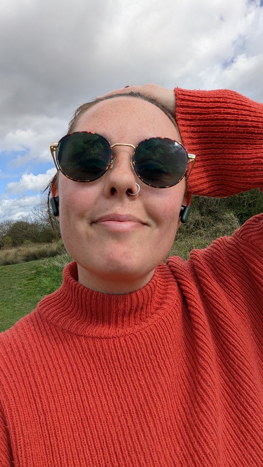 Call me? 📞
I've decided to give up 10 minutes of my time for you, could you do the same for me too? What do you think your life could look like if you gave yourself permission to spare 10 or 20 minutes to potentially propel you forwards onto a new or more positive path?
It's not just about putting time aside for this call, but what else in your life could change if you gave yourself that brief moment of time to put yourself, your health and your worth first? What could you do today that just takes ten minutes?
This call may be a very brief chat and it goes no further and that's okay., or it may be that we decide to work together in a small or a big way. We can't know until we allow ourselves to connect for 10 minutes.
If you're looking for positive change, or you want to get to know yourself on a deeper level, or perhaps you'd just like a little guidance, then drop me a message and we can have that call within the next week.
Speak soon! 📞