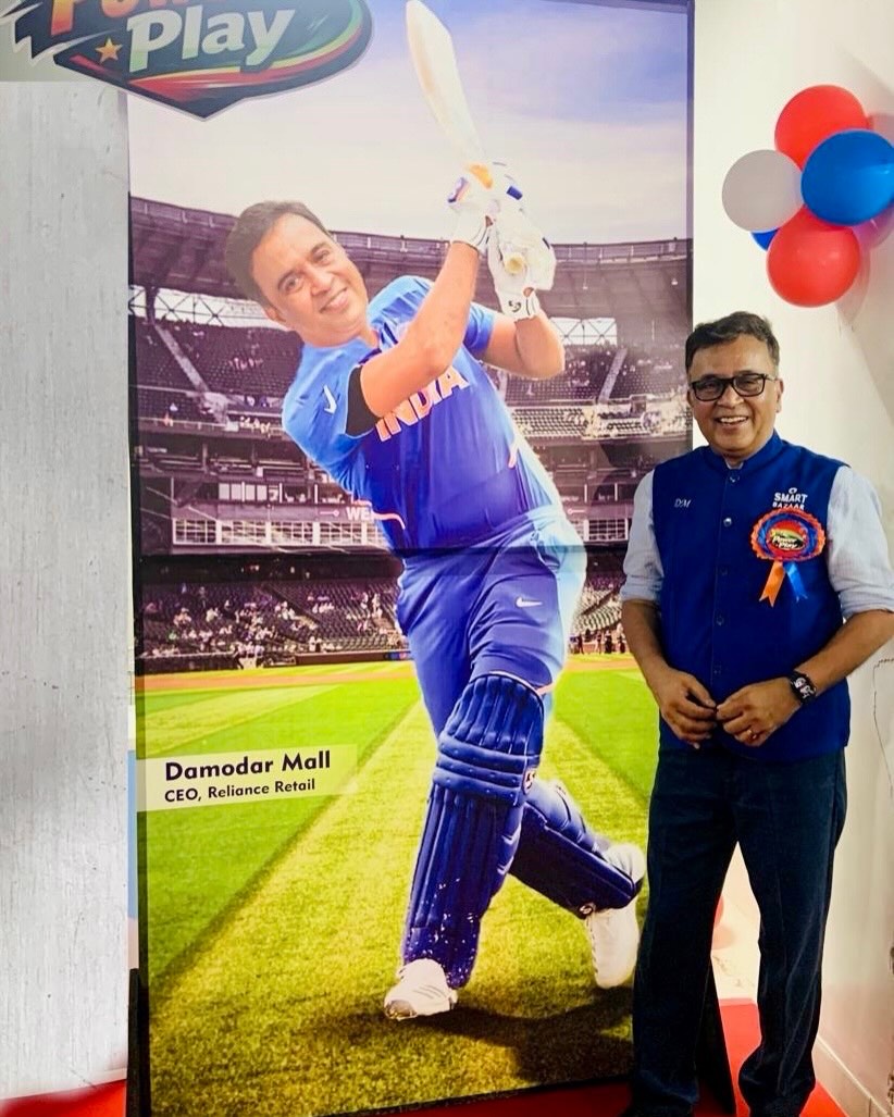 Kuchh ho raha hai… With #SmartBazaar teams..