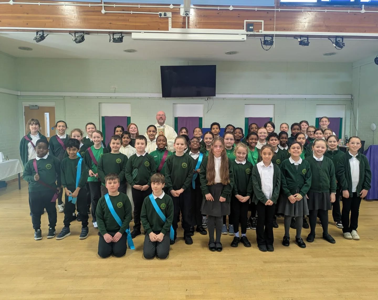 Our Pupil Ministry Team, Upper School Choir and Fr Ross led mass to remember the events of Maundy Thursday and the institution of Holy Communion. The mass was a lovely opportunity to join together as a school and parish community and continue our Holy Week celebrations.