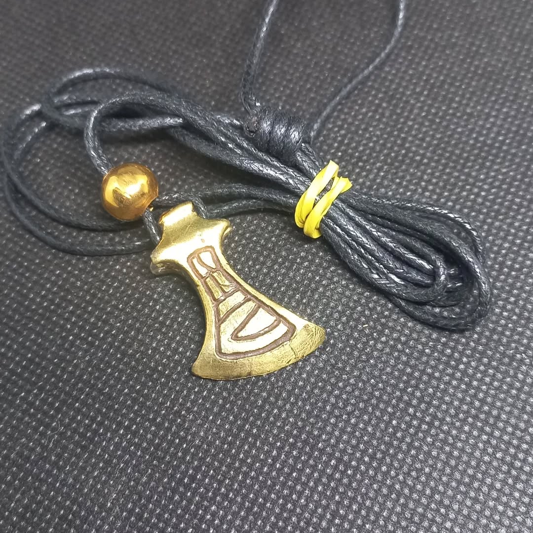 DIJE DE CABEZA DE HACHA
1 pieza disponible
15 gr de laton sólido
1.5 cm de alto por 3 cm de ancho.
PRECIO
120 pesos mexicanos más envio. Mande privado
#dije #dijes #joyeria #joyeriamexicana