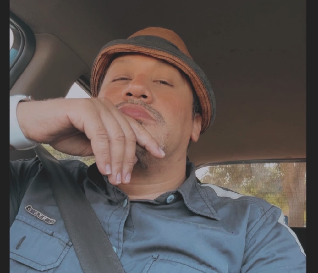 Same hat and glasses+Different days🧢🎩
#Eyewear #Face #FrontView #Glasses #Happiness Headphones Headshot Indoors LeisureActivity barnabyishere✨ Glasses🌺