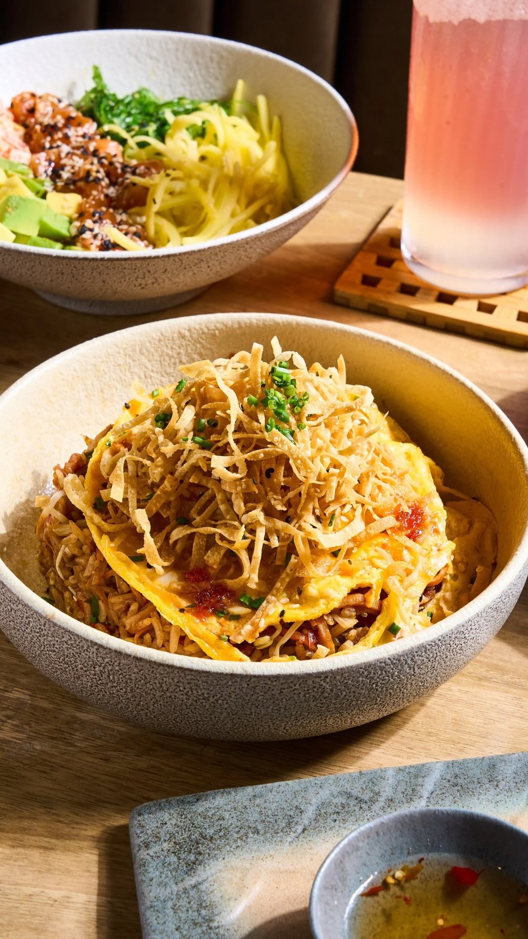 Si ya has probado el arroz Hong Kong, sabrás que es un plato para recordar y repetir en @123wok
Elige entre:
Camarón 🍤 y tocineta
Pollo y Tocineta
¡Una delicia 😋 completa!
Ven a disfrutarlo en:
📍Mall Interplaza
📍Laureles - Ed Armoniko
📍CC Oviedo - S1