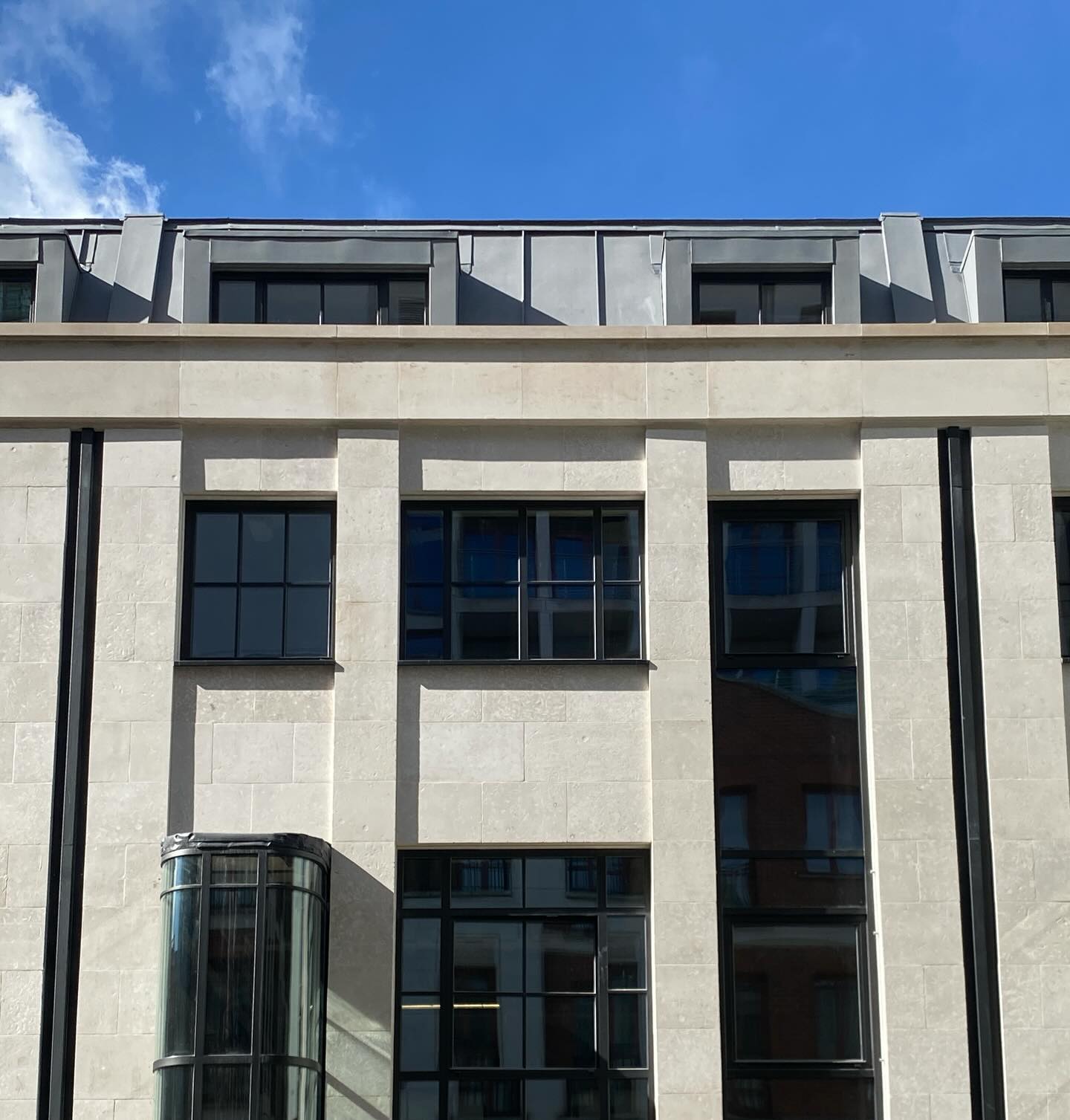 We visited our Lancelot Place site today to see the unveiling of the Portland Stone facade✨ #stanesbyarchitecture #londonarchitecture #ribaarchitects #newbuild #residential #knightsbridge