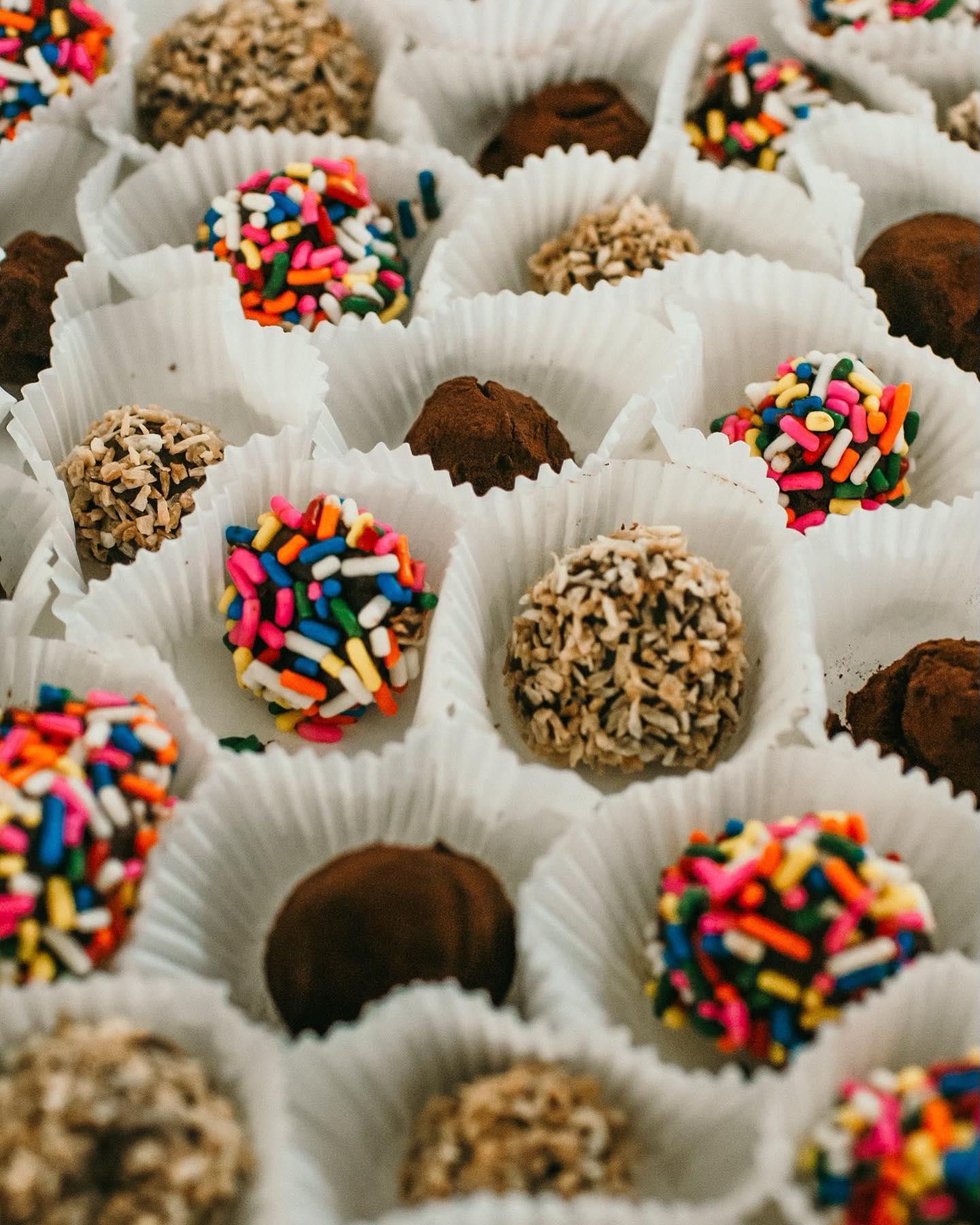 Today is National Honesty Day! Be honest with us - which delicious treats would you like to see us create? What would you love to see more of? Tell us below! 🧁🍰🍦
#CLove #baking #desserts #bakedwithlove #smallbusiness #macaron #macarons #oreos #truffles #pastry #pastrychefsofinstagram #pastrychef #delicious