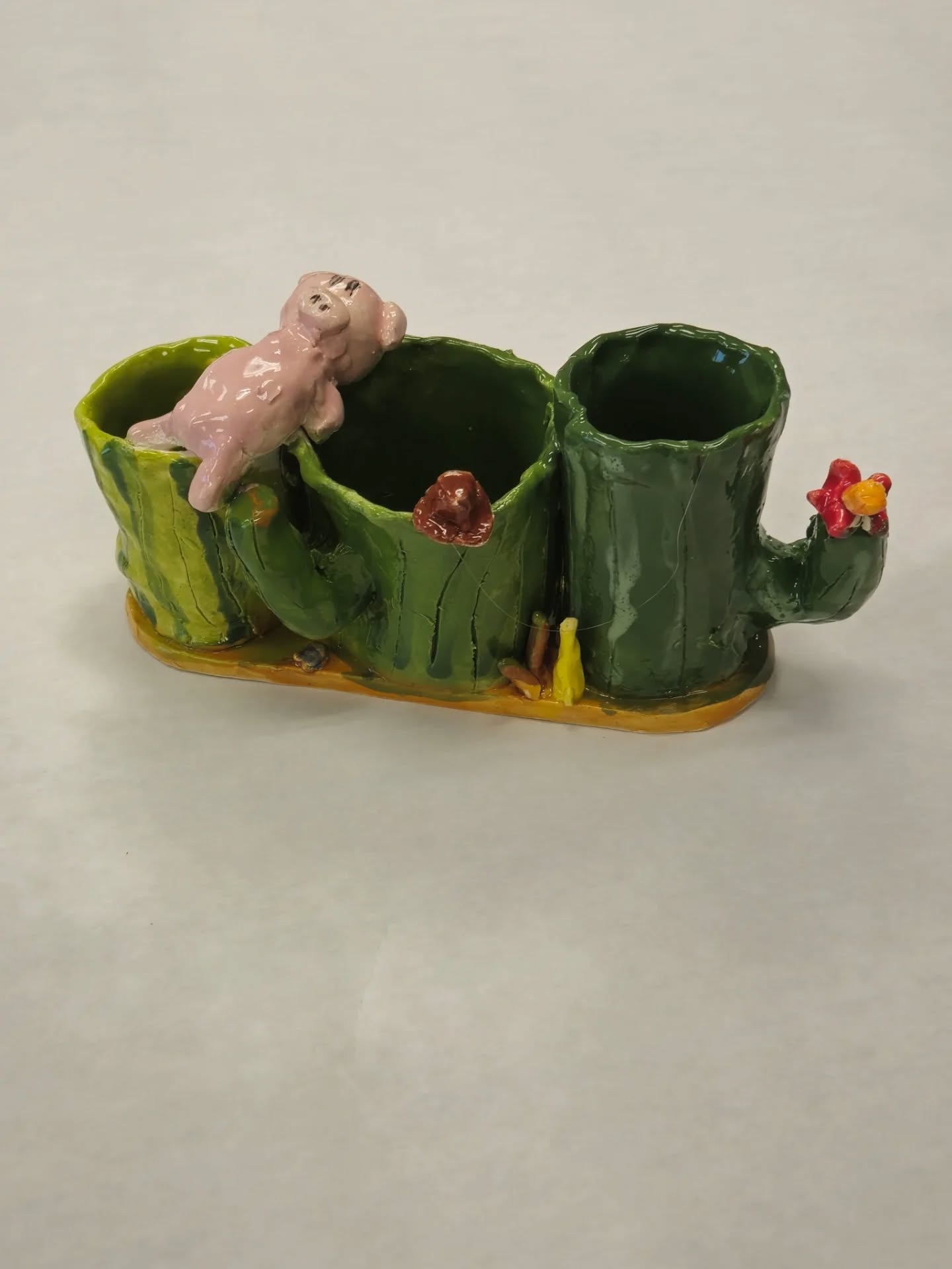 Desert Cacti and Seahorse Toothbrush Holders! We've attached blue rubber at the bottom to prevent scratches on the sink and stability.