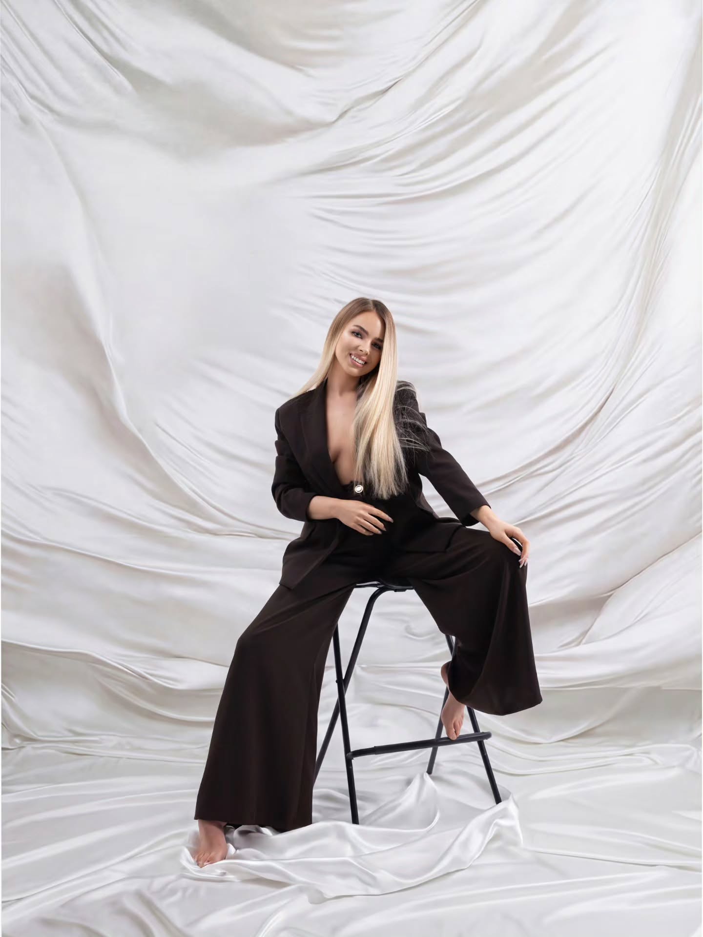 Very impressive collection, truly inspirational photos by @reartgallery! 🤩 #collection #photos
Model: @innnnnaaa
Studio: @flash.studios.london
#photographystudio #londonphotographers #ᴍᴏᴅᴇʟᴘʜᴏᴛᴏsʜᴏᴏᴛ