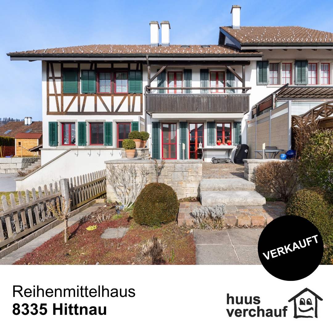 ERFOLGREICH VERKAUFT IN HITTNAU
Dieses charmante Reihenmittelhaus in sonniger Hanglage hat die passenden neuen Eigentümer gefunden.
Mit seinem liebevoll gestalteten Garten, der durchdachten Raumaufteilung und der ruhigen, naturnahen Lage hat die Liegenschaft viele Interessenten begeistert. Umso mehr freut es uns, dass wir dieses besondere Zuhause erfolgreich vermitteln durften.
Ein herzliches Dankeschön an die Verkäuferschaft für das Vertrauen sowie an die Käuferschaft zum neuen Lebensmittelpunkt.
Sie planen ebenfalls den Verkauf Ihrer Immobilie? Wir begleiten Sie kompetent und persönlich durch den gesamten Prozess.
#huusververchauf #immobilien #hittnau #verkauft #reihenhaus #immobilienverkauf #zürcheroberland #realestate #erfolg
