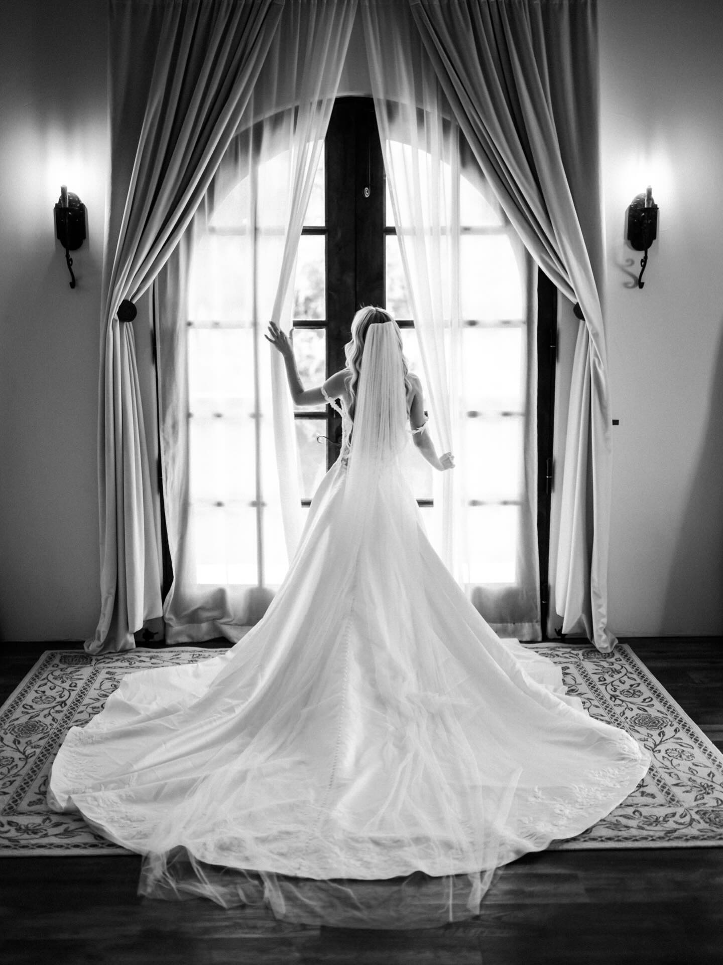 She just slipped into her dress…
And you can almost hear the ‘wow’ in the silence.
If you could pause time for just one wedding moment…
Which one would it be?
Venue @villaloriana.slo
Photographer @burlapandoakphoto
Planner @saraelizabethweddingsandevents
Florist @frugal_and_foraged
Bar @mixedeventsbarservice
DJ @epicentertainmentinc
Cake @wendywhitesbakery
Charcuterie & Cheese @boardinslo
Rentals @allaboutevents
Linens @bbjatavola
Signage @palette.and.pine
Stationary @announcementsbyadrienne
Dress @epiphanyboutique_slo
Tux @heygorgeousformalwear
Beauty: @lexirileeweddinghair
@hairby_chan @bluebird_bride