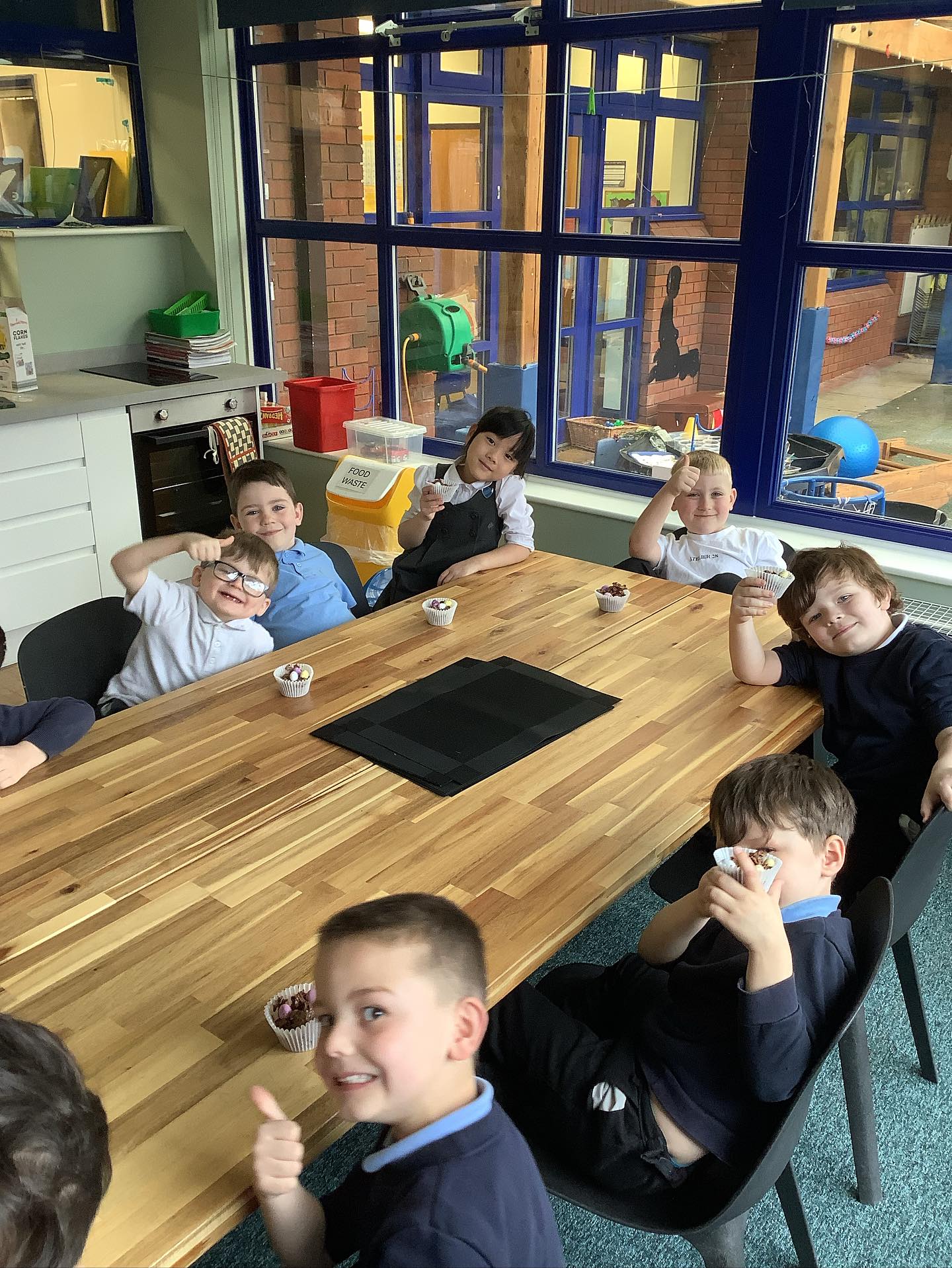 Badger class had a great time in our kitchen making some Easter nests this morning 🌟😋
#mwcpdt #easter #eastercakes