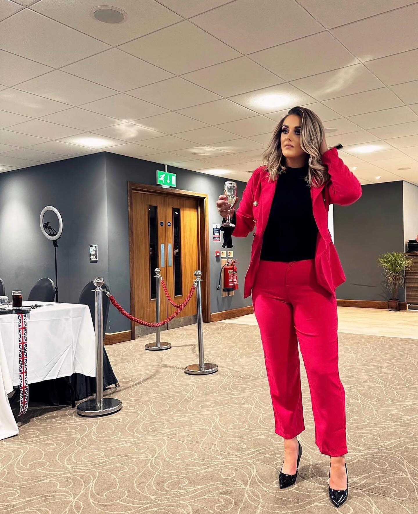 Little me wouldn’t believe this life 🤍
pink suits, Dr B, and becoming everything she dreamed of 🌸