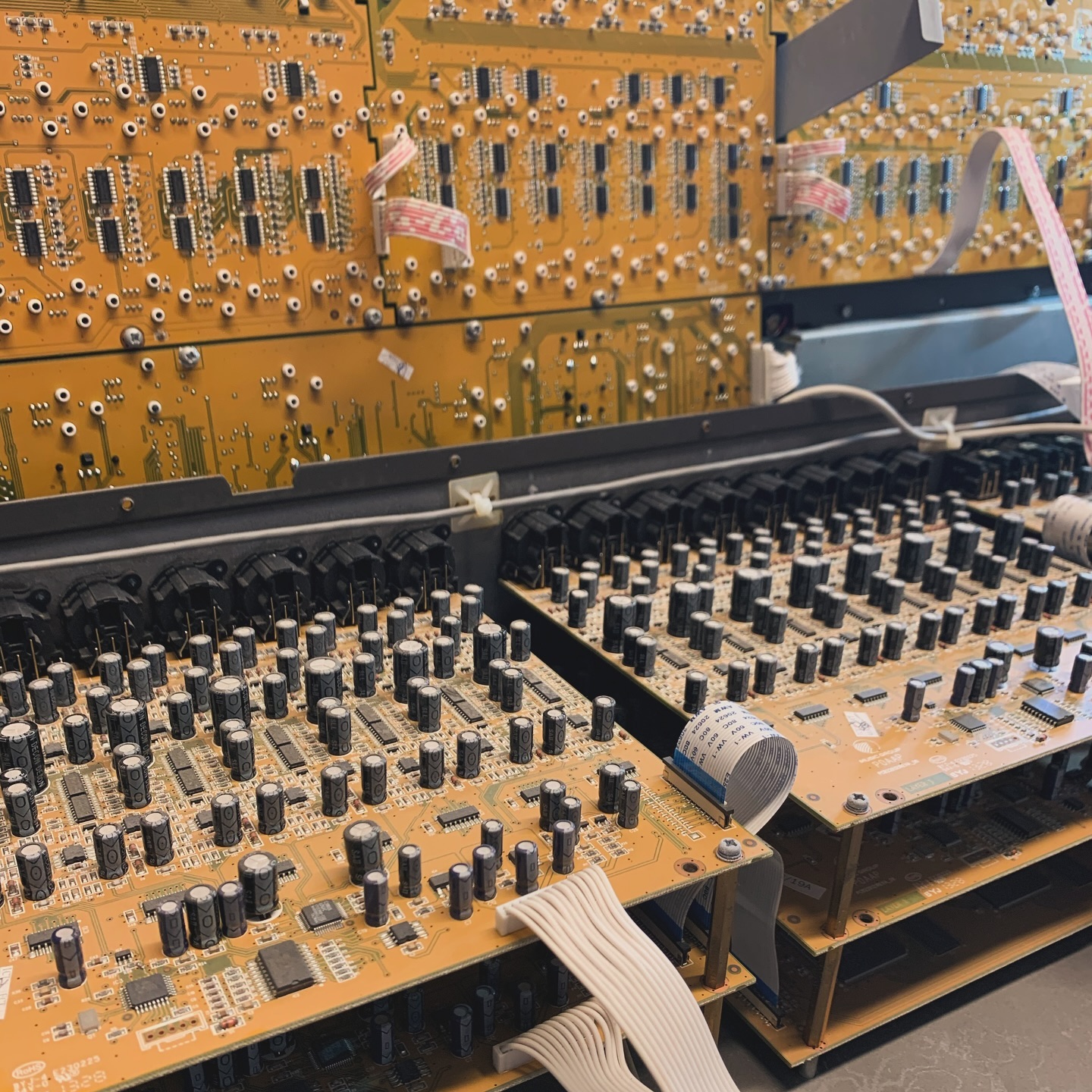 After a quick blast with some contact cleaner, a little light dusting and reseated ribbon cables, we’re good to go! ✨And for once not left with extra screws! 🔩🔩🔩
.
#recording #studio #music #musicstudio #recordingstudio #studio #diy #service #clean #fix #studiolife #mixingdesk #console