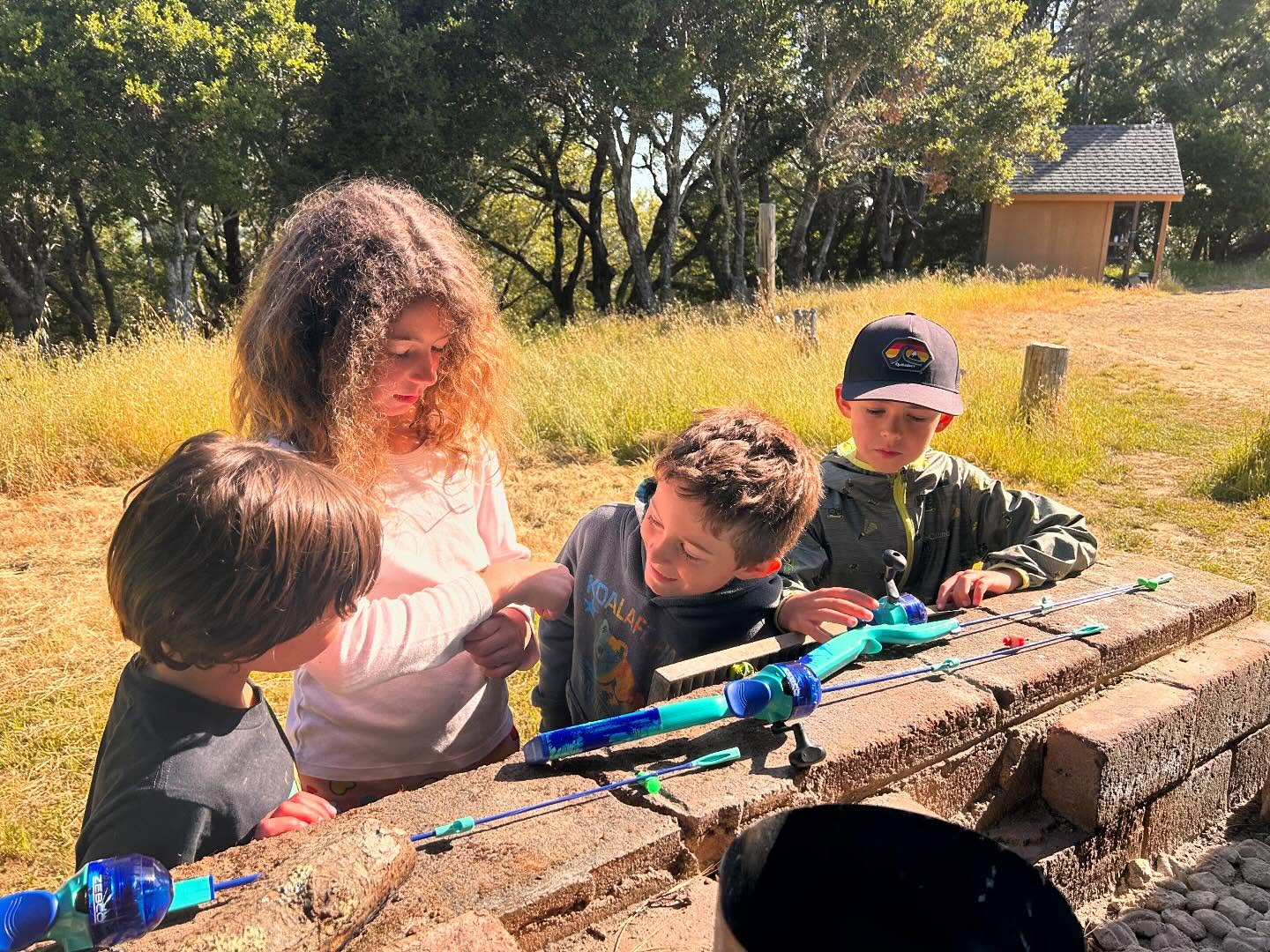 Preppin’ the fishing poles 🐟🐠