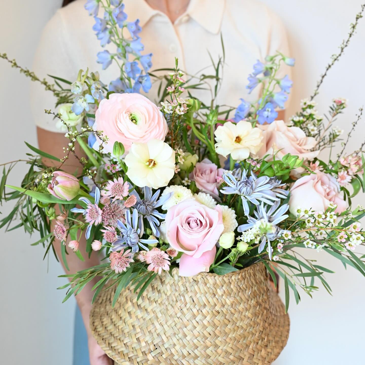 Let spring bloom in your space.🌿
#lamaisonflowerstudio#calgaryflorist #yycflowers#flowersubscriptions