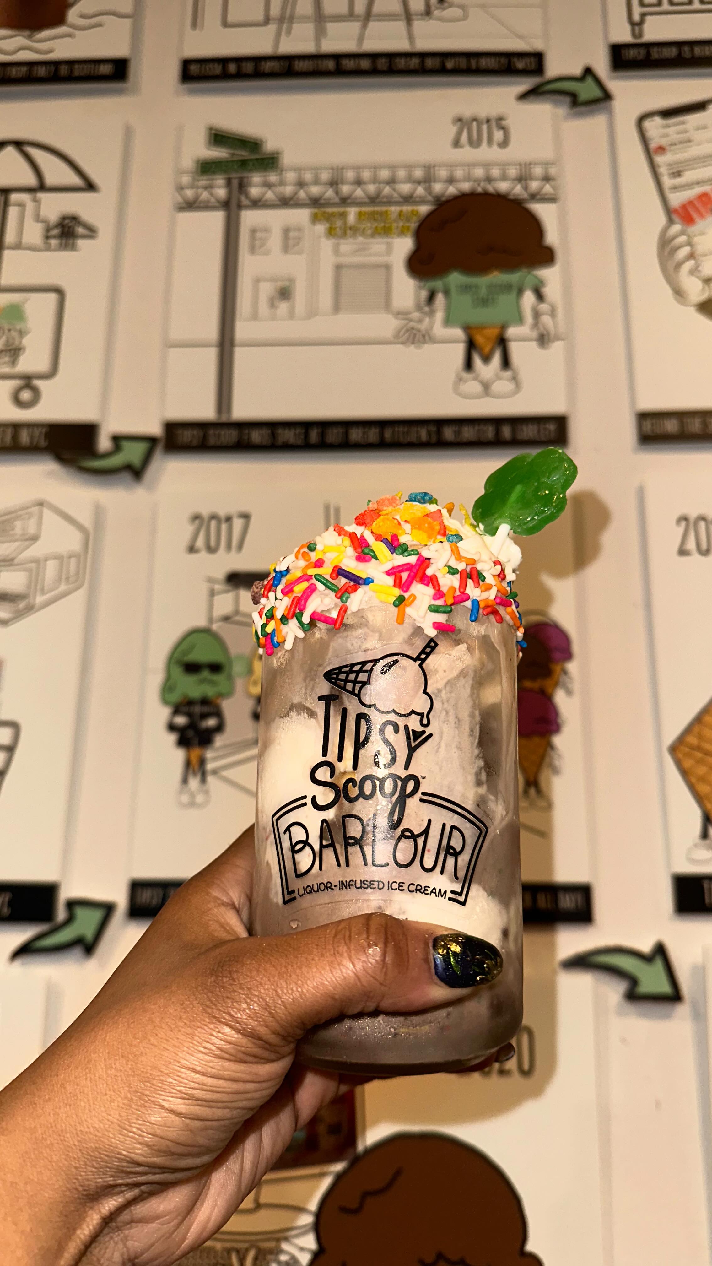 Lately it feels like I’m on a side mission, but building milkshakes here hits different 🍦✨
@tipsyscoop, this woman-owned business went viral back in 2016, and what started as a pop-up has grown into two locations where you can grab boozy ice cream, milkshakes, and even book a sundae decorating class.
Would you try this? 👀
#tipsyscoops #nyceats #dessertlover #thingstodonyc #womenownedbusiness foodieadventures
