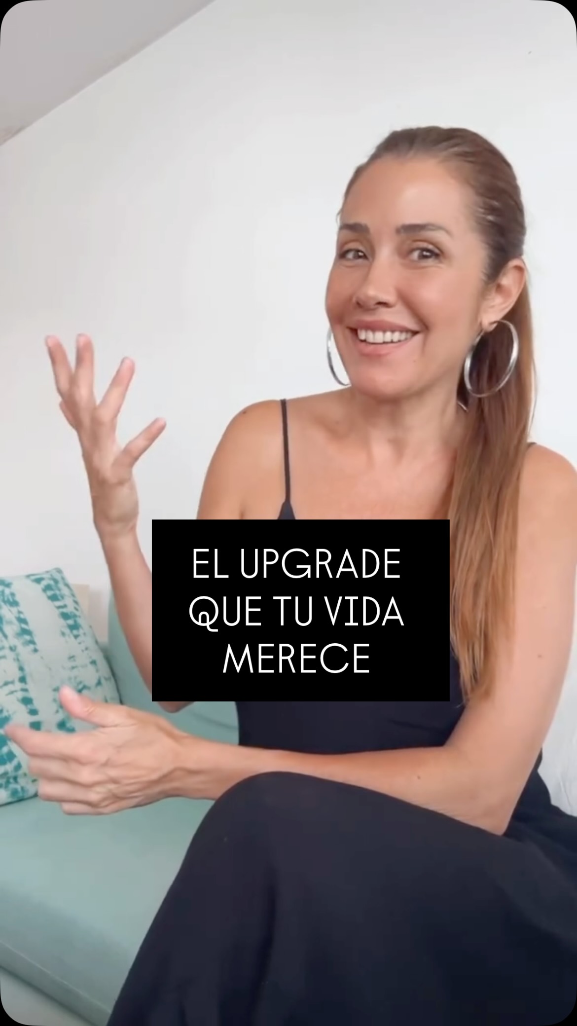¿Sabés lo que pasa cuando atravesás el miedo al cambio?
Una nueva vida se abre.
Aparecen personas que hacen bien al corazón. Escuchás diálogos que en otro momento pasaban desapercibidos y ahora develan oportunidades.
Tu energía es óptima sin estímulos externos. Descansás, amás, elegís y decidís mejor.
Para eso: tu BIOLOGÍA tiene que acompañar.
Y se entrena, porque está al servicio de tu evolución.
Parafraseando a Mary Oliver, la pregunta que convoca es:
¿Qué vas a hacer HOY con tu única, salvaje y preciosa vida?
Yo que vos, no la dejo vivir por otros. Y entreno mi biología para que apoye mis elecciones.
¿Cuál va a ser tu siguiente paso?
María