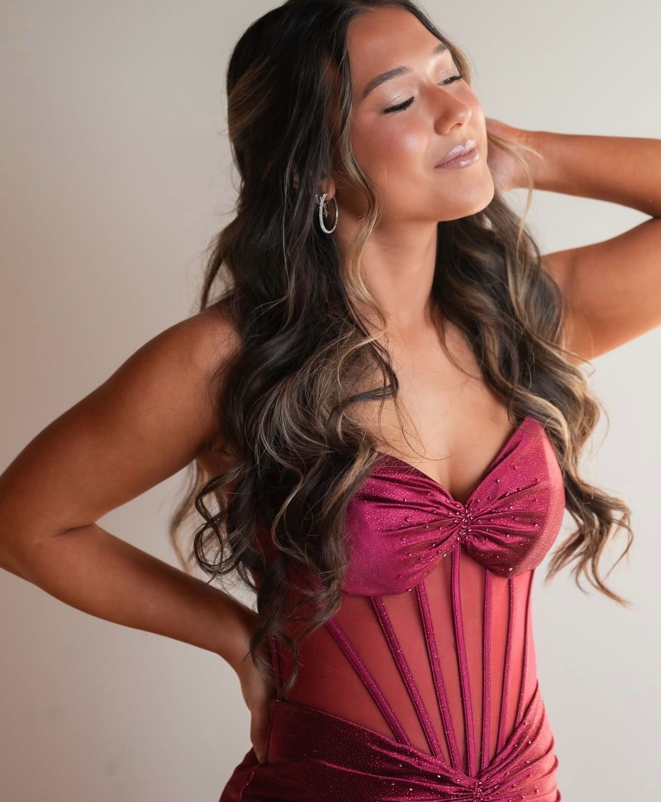 Grad is closer than you think… ✨🎓
Your dress is picked. Your shoes are ready.
Now let’s talk about the hair 👀
From soft glam waves to sleek, snatched styles or full-on romantic updos, this is your moment to feel confident, elevated, and completely YOU.
Our grad styling is all about:
✨ Long-lasting holds (so it survives photos, dancing + everything in between)
✨ Custom looks tailored to your vibe + dress
✨ That polished, luxe finish you’ll love looking back on
Spots fill up fast every year and prime times go first… don’t wait until it’s too late 💌
Secure your grad glam now
Reserve online or call us to reserve your date 🤍
Let’s make your grad hair unforgettable ✨
Dress : @nwldresses
Glam Makeup : @ashwouters.makeup
Glow : @prairiesunlesstanning
Venue : @atelierstudiospace
Photos : @momentsbymy_
#yqr #yqrgrad #yqrhair #yqrhairsalon #grad