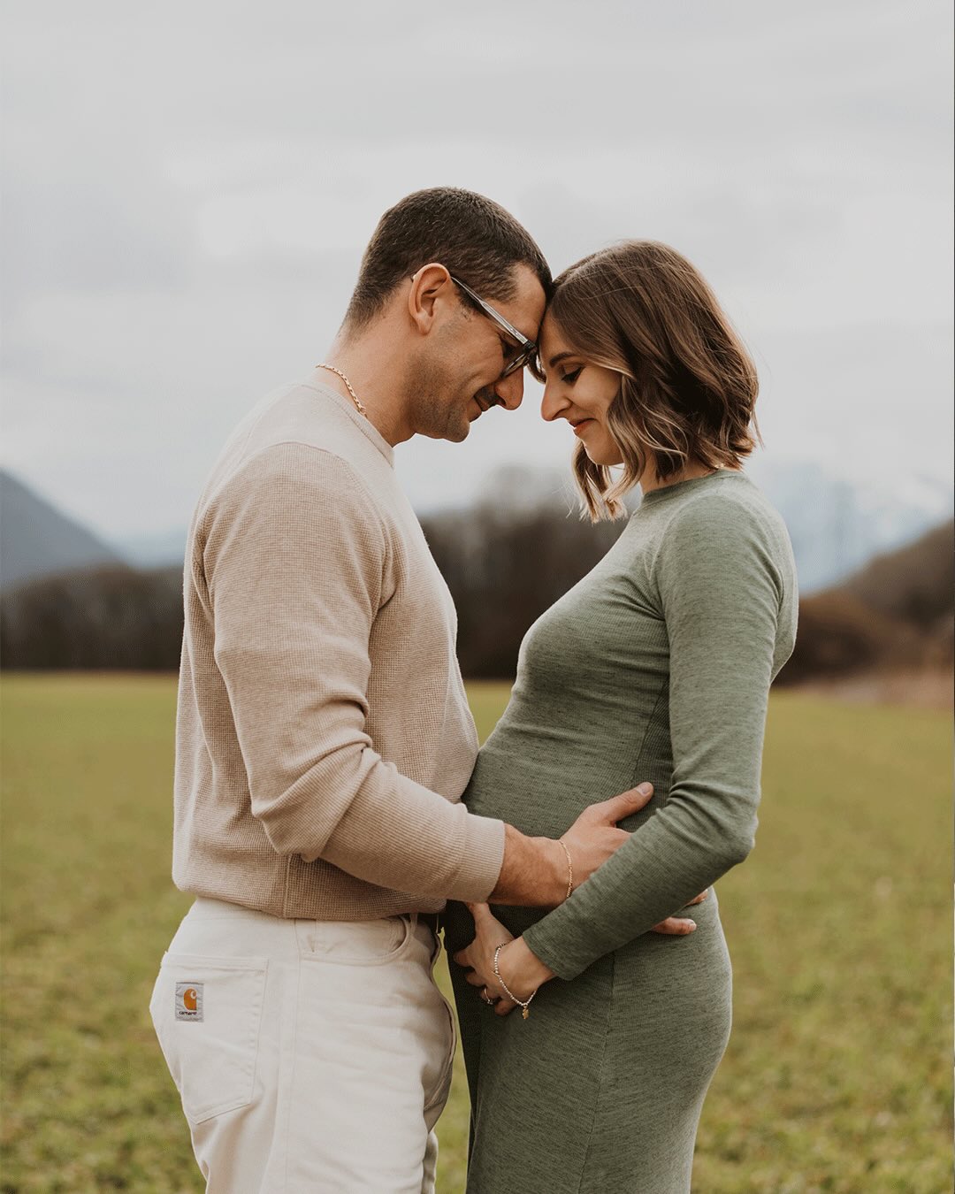 Una splendida giornata invernale trascorsa con una famiglia meravigliosa.
Vanessa e Federico, insieme alla loro piccola Lalla, sono stati spontanei e bravissimi davanti all’obiettivo. Hanno trasmesso la loro energia e la loro complicità in ogni scatto.
La spontaneità e l’amore vengono naturali da immortalare, e tutto diventa più bello.❤️
-
#familyphotography #family #minisession #portraitphotography #fotografiadimaternità