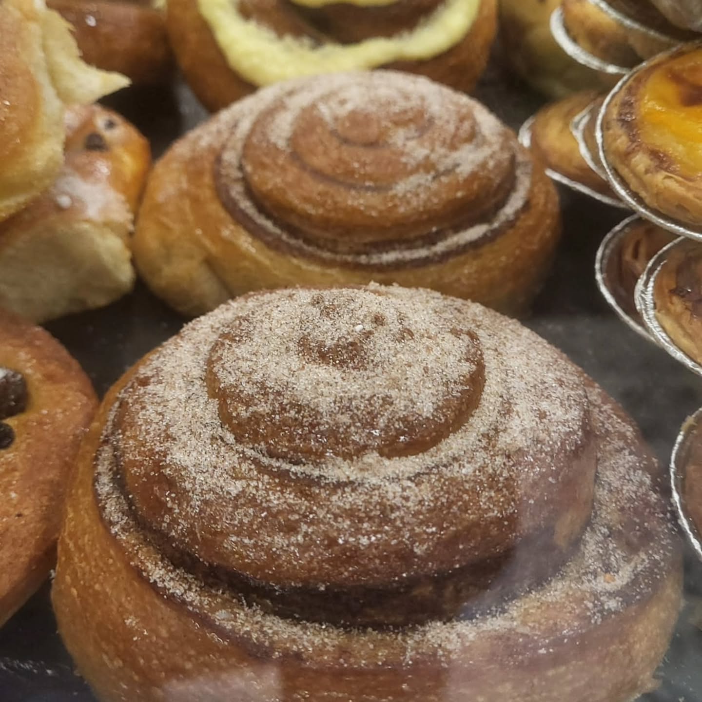 Good morning, its a bit colder today... but its only for a couple of days... so let's stay positive!!! You can fond our cinammon buns now with no icing just wrapped up in cinammon.... #suportlocal #artisanbakery #indepentantbakery #cinamonbun #familybakery