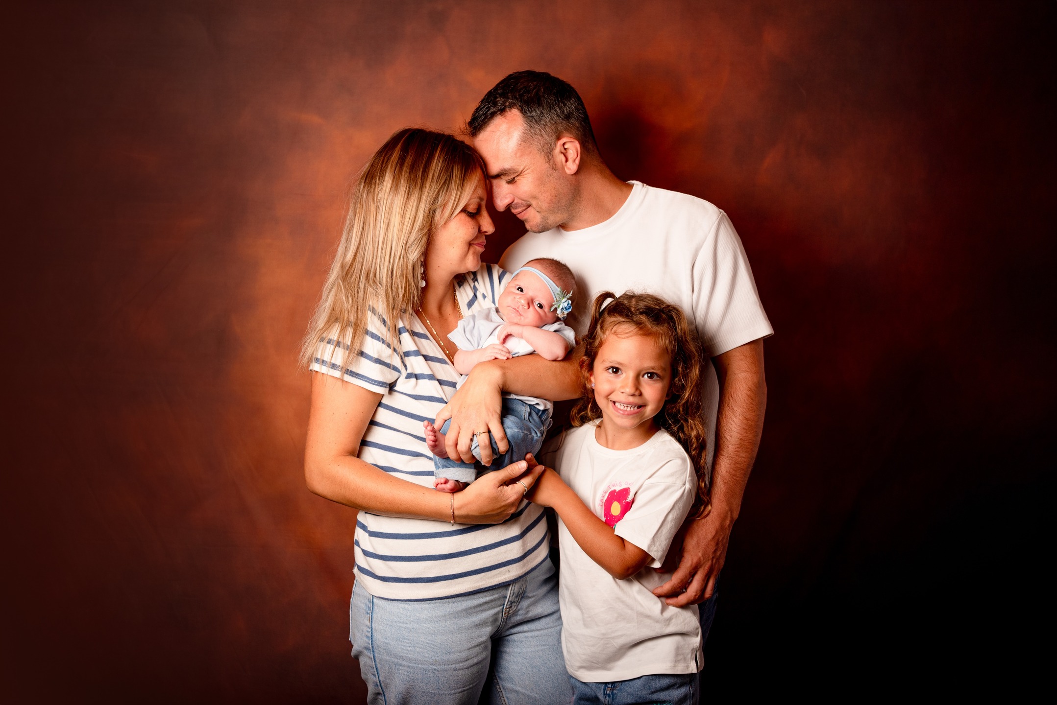 Cette merveilleuse famille 🤎
Un regard complice, une petite main qui s’accroche, un sourire ,des émotion, un instant…
Ces détails du quotidien deviennent les trésors de demain.
Mon rôle ?
Vous offrir bien plus que des images :
des souvenirs vivants, sincères et intemporels 📸✨
Parce que votre histoire mérite d’être racontée avec douceur et authenticité.
www.josephinebotphotographe.com
#photographefamille
#familyphotography
#famille
#photographe
#familytime