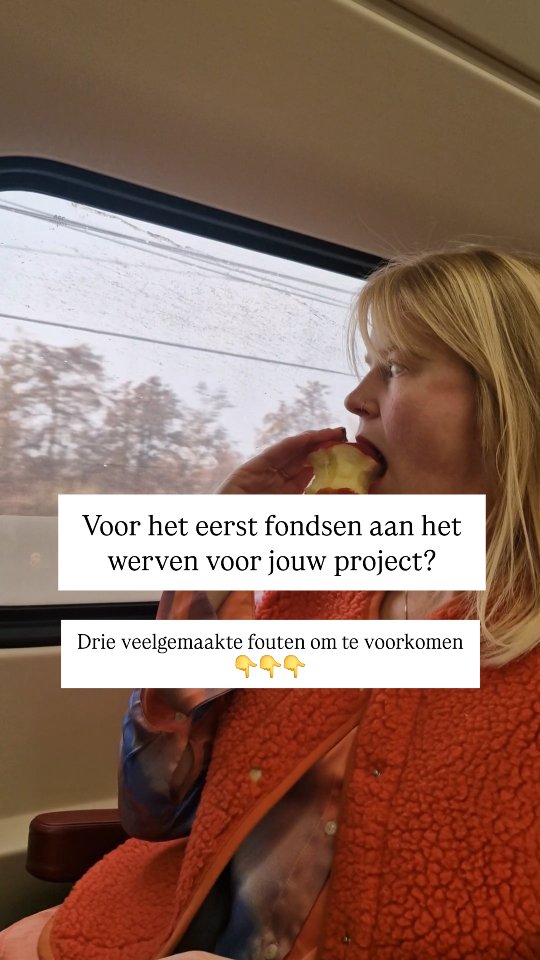 Drie dingen om te voorkomen in je subsidieaanvraag!
1. Teveel vanuit jezelf denken. Het moet duidelijk zijn waarom jouw project niet alleen noodzakelijk is voor jou als maker, maar óók voor jouw beoogde publiek en voor de financiers.
2. Degene die jouw fondsaanvraag gaat lezen, heeft nog geen idee waar het over gaat of wie jij bent, daar moet je vanuit gaan. Je moet daarom zorgen dat iemand die nog volledig ongeïnformeerd is, na het lezen van jouw aanvraag jouw project helemaal voor zich kan zien.
3. langdradige, afstandelijke of zakelijke taal gebruiken in plaats van in eenvoudige woorden to the point zeggen waar het op staat.
Je vergroot je kansen aanzienlijk als je goed begrijpt langs welke meetlat je aanvraag wordt gelegd. Daarom heb ik een checklist gemaakt waarmee je je eigen aanvraag kunt checken, en jezelf aanleert te denken als een beoordelaar.
Heb je interesse in deze checklist, laat het me weten in de commentsss ✅
