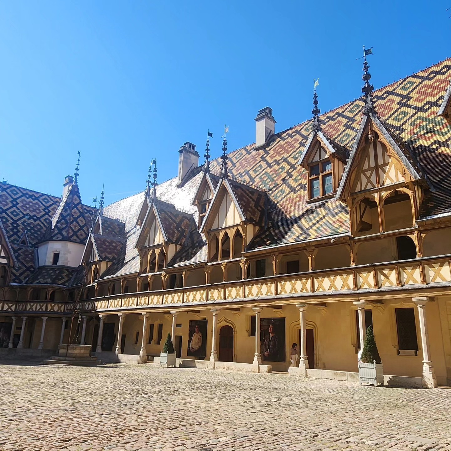 Day 17, spent the day checking out the Hôtel-Dieu Museum - Hospices de Beaune, the Old City Wall and then a wonderful set of light shows.