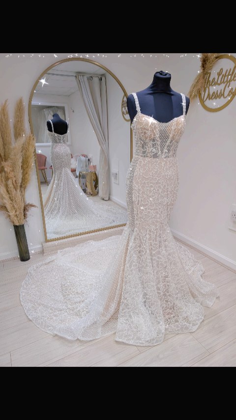 ✨💖 One for our sparkle lovers! Which would you wear?! ✨😍
#affordablewedding
#sayyestothedress
#weddingdressshop
#smallbusiness
#weddinginspiration