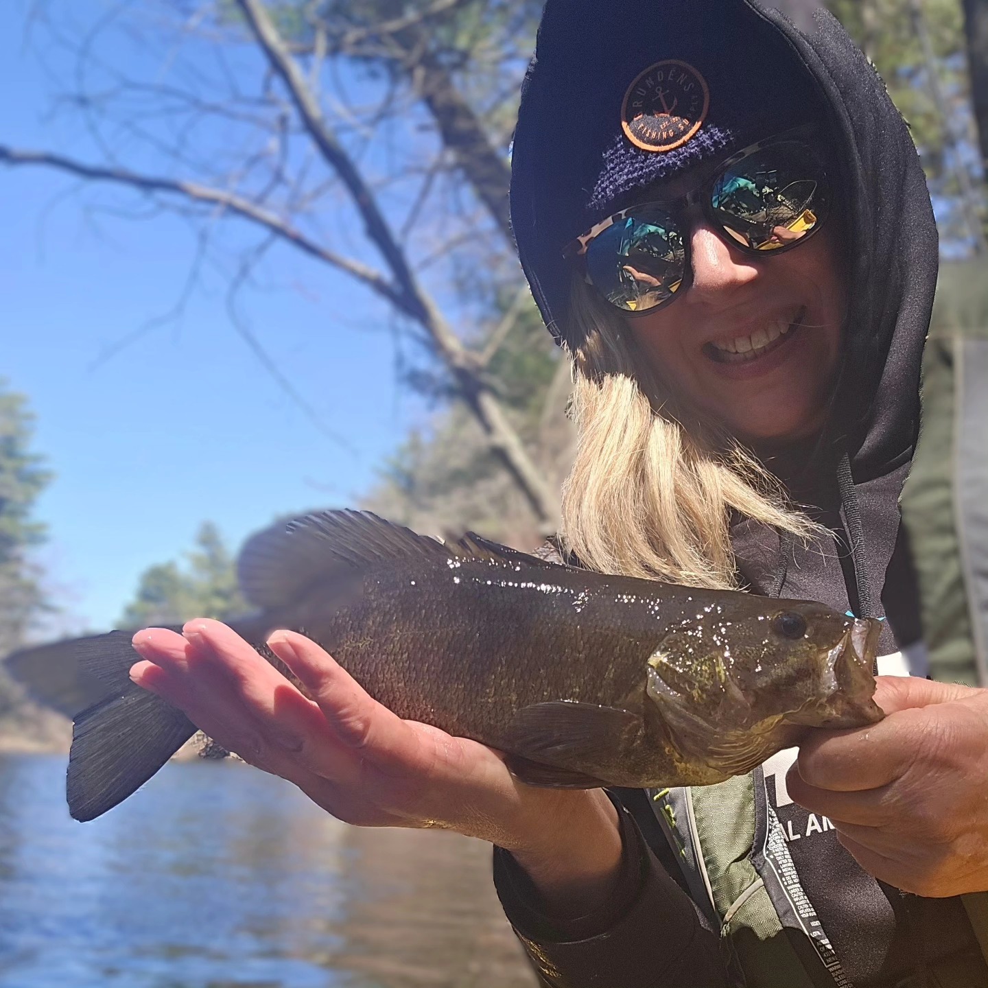 Finally, my kayak made the 2025 splash!!!😃 Very windy Sunday, and the river water was just breaking 50°. Shoutout to @darkhorsetackle, my March box- including @brazalocustomlures spinnerbait paired with @samatisbaits 3.5 Vixen- helped me find some cold Smallies, It’s a beautiful thing!😍
🎣
#bassfishing #smallmouthbass #Smallies #FishNH #fishlove #fishingonthebrain #fishingobsession #newhampshireoutdoors #skinnywater #riverfishing #nhrivers #kayakfishing #hobiefishing #womenwhofish #girlsfishtoo #getoutandplay #jigsandbigs