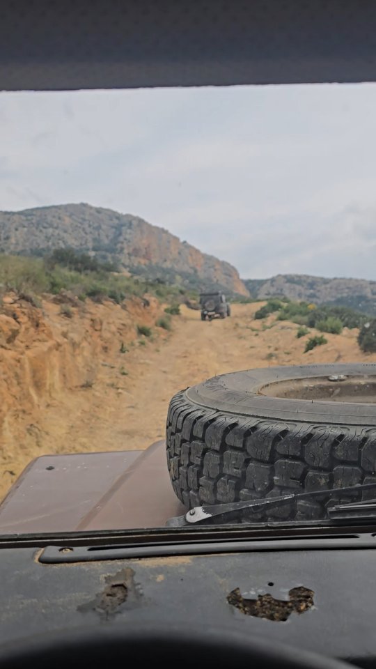 Nachdem wir #kairouan erkundet haben, gings weiter durch den grünen Norden von #tunesien
Zahlreiche Orte haben uns zum staunen gebracht.
Und wir sind bloß ein Mal unter dem auto gelegen.
Der Land Rover Serie 3 läuft!!
#landroverserie #offroad #funrally
