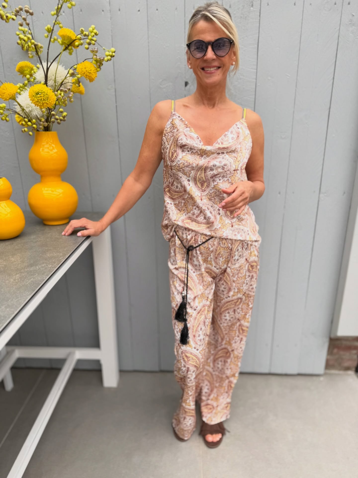 ✨ NEW ARRIVALS ✨
Neue Lieblingslooks sind da 🤍
Wunderschöne Outfits, stilvolle Zweiteiler,
lässig kombiniert mit Jeansjacke oder Pulli
& traumhafte Blusen für jeden Geschmack.
Finde deinen Look ✨
🛍 Online shoppen – Link in der Bio
📍 Oder komm vorbei in die Fashion Boxx
🕛 Heute von 12–18 Uhr
Wir freuen uns auf dich 🤍
#fashionboxx #newarrivals #neuekollektion #frühlingsmode #outfitinspiration #modefürfrauen #styleover30 #styleover40 #ootd #fashionliebe #lookdesday #instastyle #casuallook #outfitideen #musthave #shoppingtime #boutique #frühlingslook #goodvibesonl