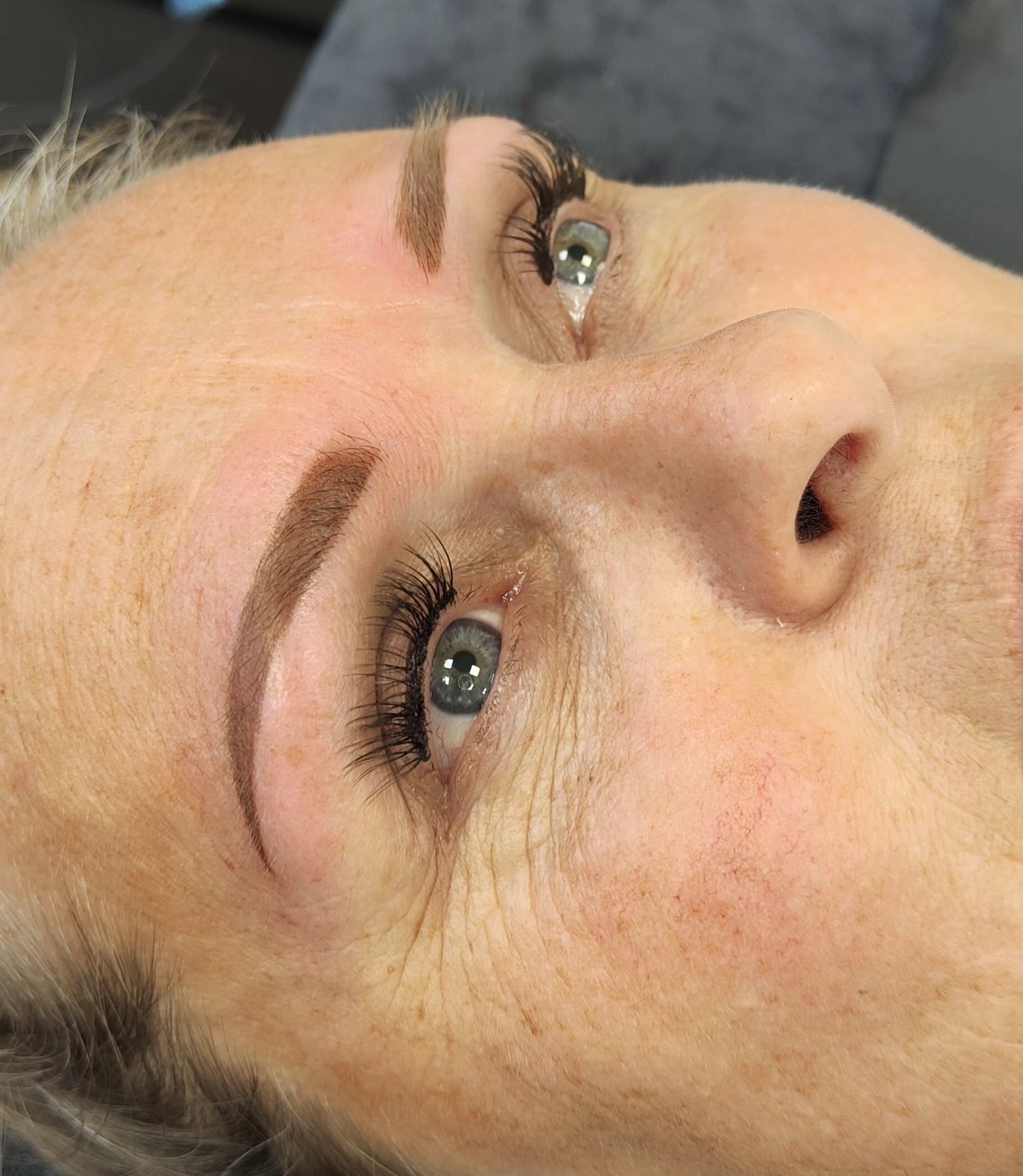 🔥 Powders brows 🔥 Swipe naar rechts voor before.
De warmte van de kleur neemt nog af en wanneer de wenkbrauwen genezen zijn is de kleur ook zachter/lichter.
Voor de wenkbrauwen is er keuze uit verschillende technieken, samen kijken we naar de meest geschikte techniek voor jou.
Wil je graag meer informatie en/of een afspraak maken, stuur dan even een email naar prettybyroos@gmail.com of app naar 0630103131.
Kosten: 325 euro inclusief nabehandeling na 6 weken.
www.prettybyroos.nl
📌 Wolvega
#browmaster #permanentemakeup #permanentmakeup #makeup #eyebrows #hairstroke #hairstrokes #microblading #powderbrows #eyeliner #lips #pigment #pigmentation #tattooshop #tattoo #tattoos #oudehaske #friesland #thenetherlands #joure #sneek #heerenveen #leeuwarden #wolvega #wakeupwithmakeup