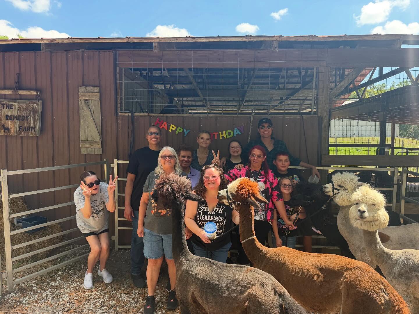 Such a fun visit today!🦙💕 Happy Birthday, Mary! 🥳 thanks for celebrating with us at the farm🎉