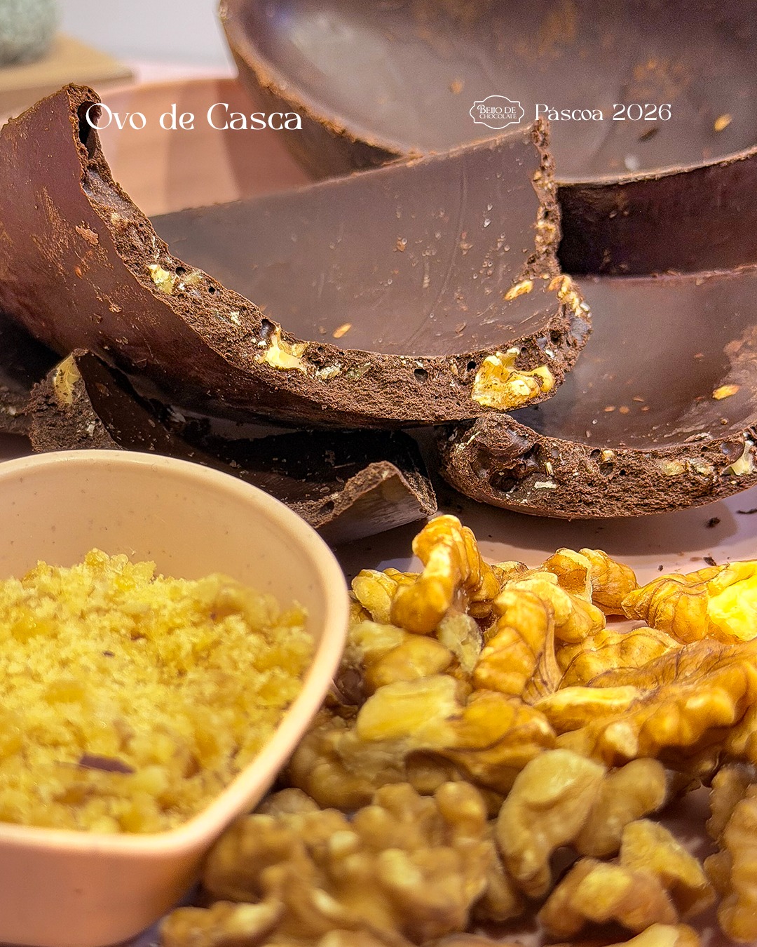 Ovo de Páscoa Chocolate 70% com Caramelo Salgado 🍫✨
Uma combinação intensa e sofisticada: casca de chocolate 70% cacau misturada, recheio com caramelo salgado e uma irresistível farofa de nozes com caramelo salgado que traz crocância e equilíbrio perfeito de sabores. Um ovo pensado para quem ama chocolate mais intenso sem abrir mão da cremosidade.
Disponível nos tamanhos:
• 500g
• 350g
• 250g
Produção artesanal da Beijo de Chocolate.
Pedidos somente sob encomenda.
Garanta o seu e faça sua encomenda pelo WhatsApp 📲