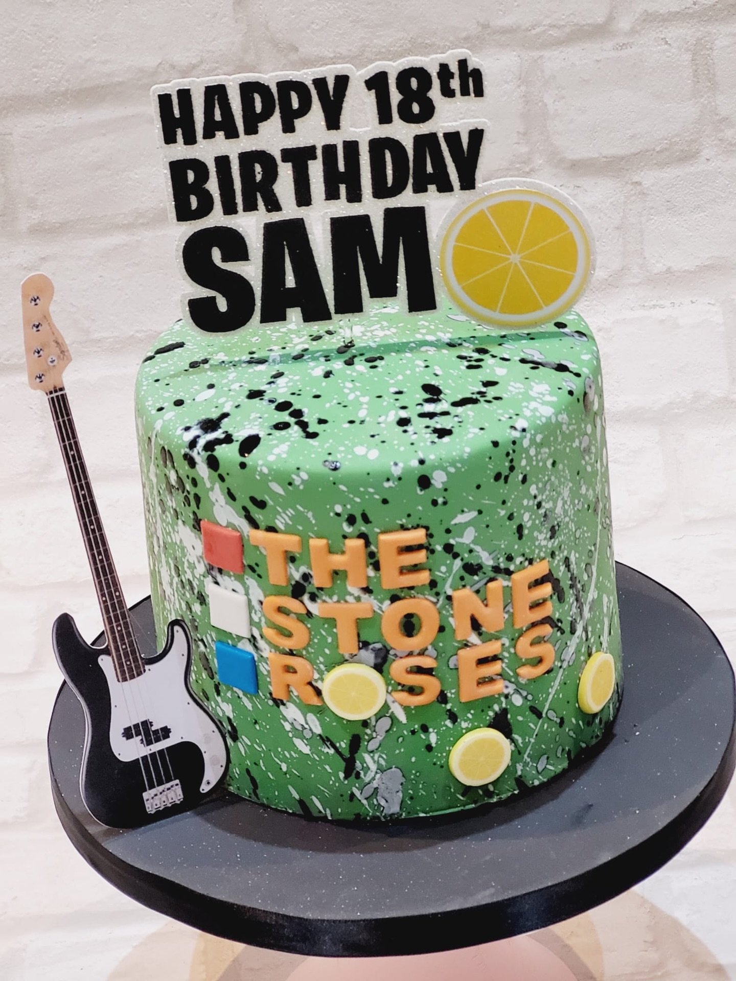 We had an absolute blast creating this custom The Stone Roses-themed 18th birthday cake! 🍋🎸 Combining their iconic green and white splatter, that unmistakable typography, and a few cheeky lemon slices - this cake is sure to be loved by fans.
Happy Birthday, Sam! We hope your 18th is as epic as this cake!
#TheStoneRoses #Mani #18thBirthday #birthdaycake