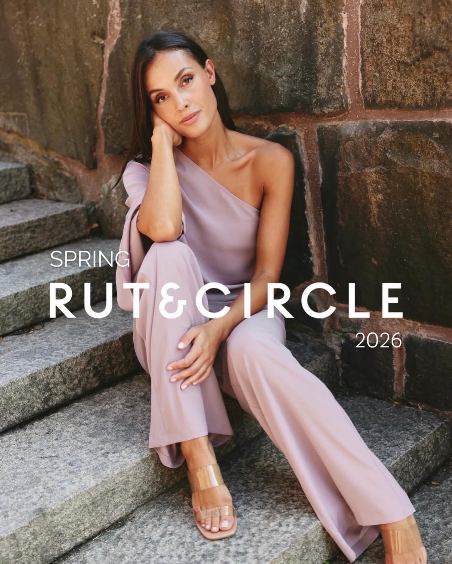 Just arrived…
Soft tones, strong look 🔥
💜 This lavender outfit @rutandcircle
Top 60€
Broek 70€
#newinstore #springvibes #lavender #perfectfit #rutandcircle