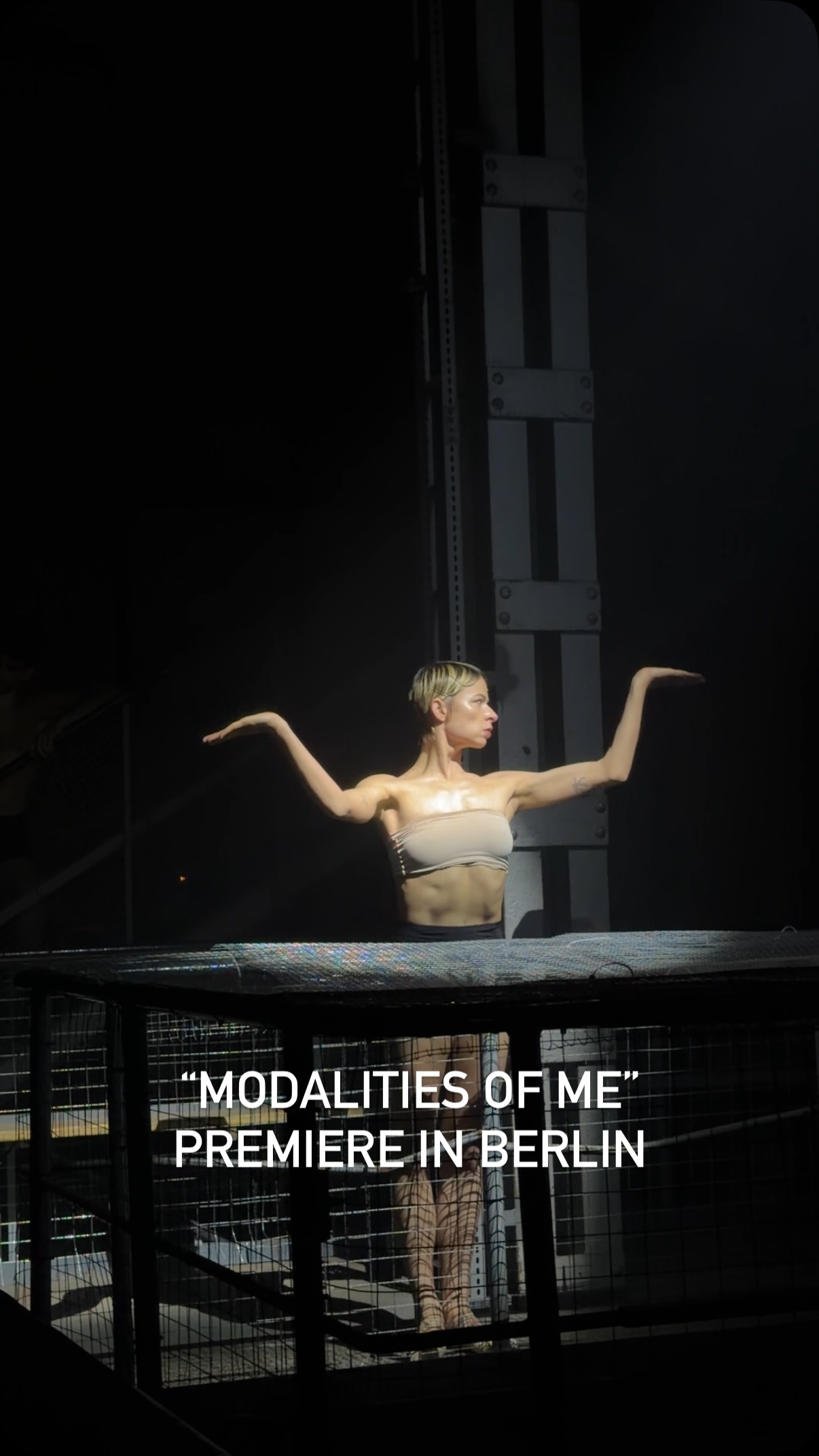 GIWEAWAY TIME 💣
Win 2 tickets for the performance of the contemporary ballet “Modalities of Me” by @dancae_ that takes place on March 22. The ballet delves into themes of solitude and the longing for love – emotions that are often suppressed or denied within our own inner universe. Highly recommended to see to everyone who has ever been to a techno party 🔥
1. Follow @dancae_
2. Follow @operavoci
3. Tag the person you would like to go to ballet with!
We will announce the winner on March 21 in the evening. Good luck! 🤞
Choreography by @soraya.nmrk
Dancers @soraya.nmrk @eoin_robinson @davidesioni @jade_albrieux @tessvoelker @call_me_perch