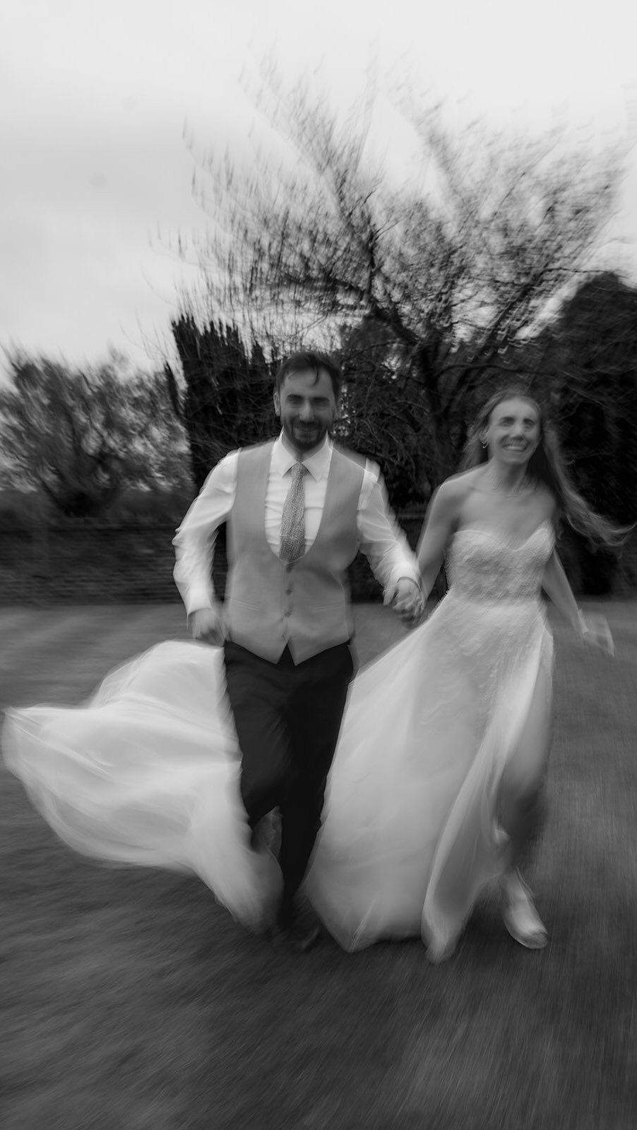 This beautiful day for L & M at @lillibrooke_weddings ✨
I loved being part of Laurie & Martin’s wedding at Lillibrooke Manor. From running shots (they’re both passionate runners!) to the dance floor, the day was full of fun and emotion. The weather kept us on our toes, but for a March wedding, that’s to be expected.
Lillibrooke was full of love — Martin couldn’t take his eyes off Laurie as she walked down the aisle, and Laurie was beaming from start to finish.
As a Berkshire wedding photographer and Lillibrooke Manor wedding photographer, it’s a joy to capture couples’ stories through genuine moments.
If this reel matches your vibe please like it, save it, or share it with your people 🤍
#berkshireweddingphotographer #lillibrookeweddings #WeddingPhotography #documentaryweddingphotography #weddingday
Photographer @amydianaphotography
Content @reelallaboutit
Venue @lillibrooke_weddings @heritagevenues
Flowers @serenlillyweddingandeventhire @longacresflowers
Hair @hairby_emmalouise16
MUA @afinishingtouchuk
Babysitting @theberkshireeventnanny (they were amazing as always!)