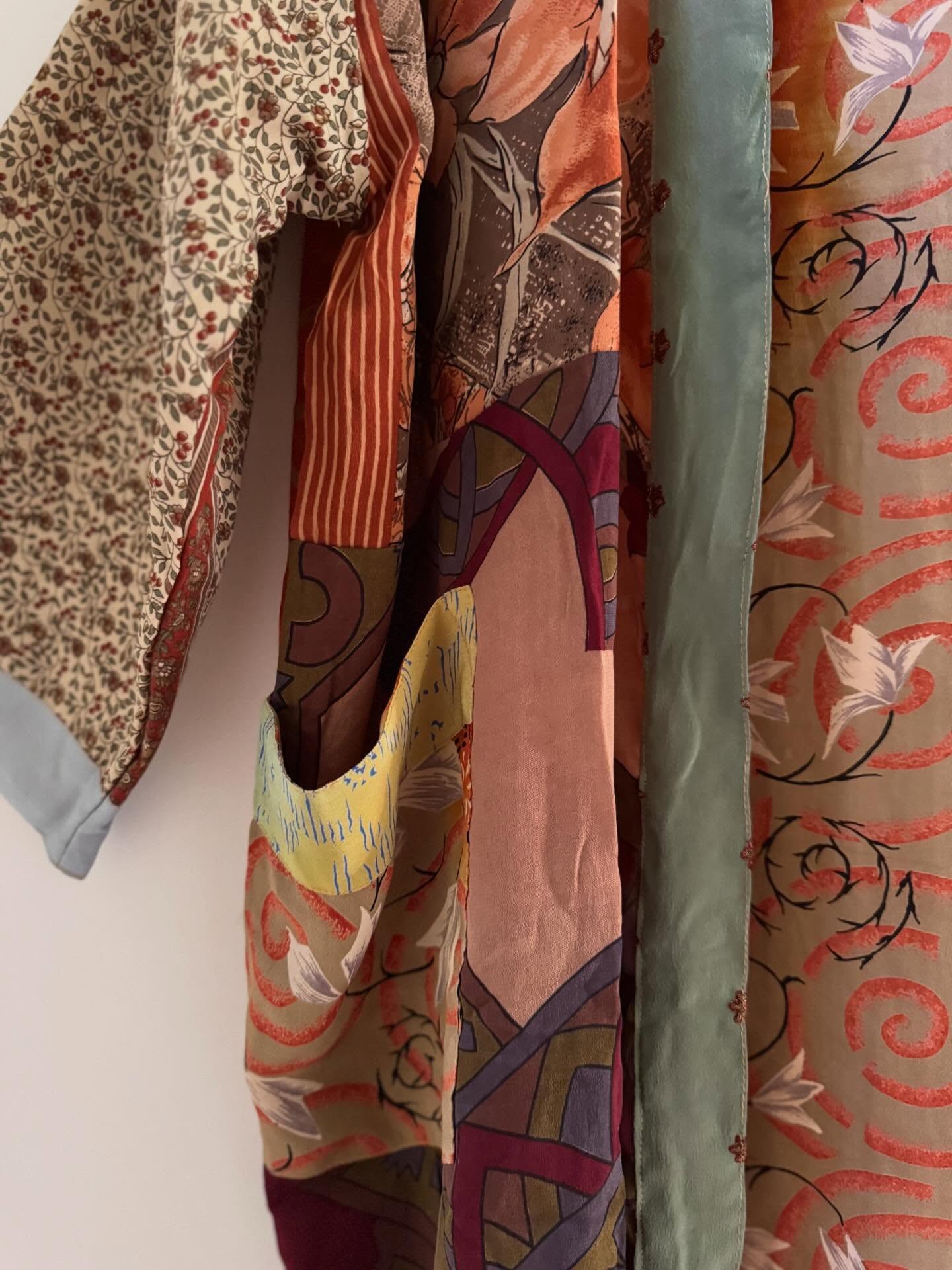 ✨Sneaky peeks! ✨
We have a small special batch of stunning crepe silk sari robes dropping this TUESDAY morning, 31st March 9am AEDT 🤍
Each piece is completely one-of-a-kind created from vintage saris — once it’s gone, it’s gone. No one else will have one like yours.
.
.
.
.
.
.
.
.
.
.
.
.
.
.
.
.
.
#upcycledsilk #slowfashion #fleetwoodcollection #recycledfashion #ethicalfashion