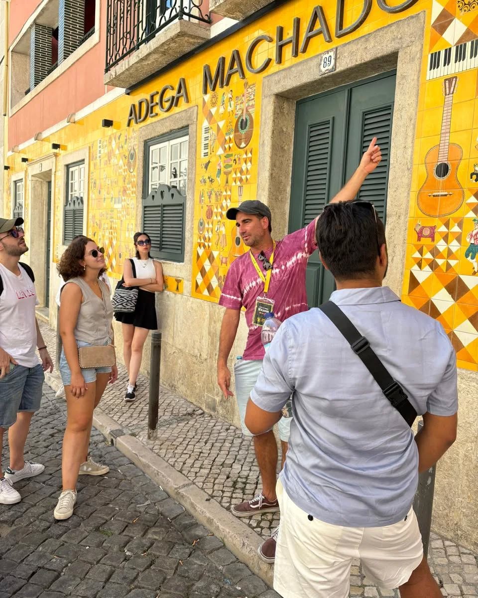 Summer in Lisbon will melt your heart 💛 and we're not talking about the weather 😎
Do you have any of these great moments to share?
#ToursOfMyLife #lisbonlovers #lisbonwalkingtour #dontskipportugal #Freetour #freewalkingtours #lisbon