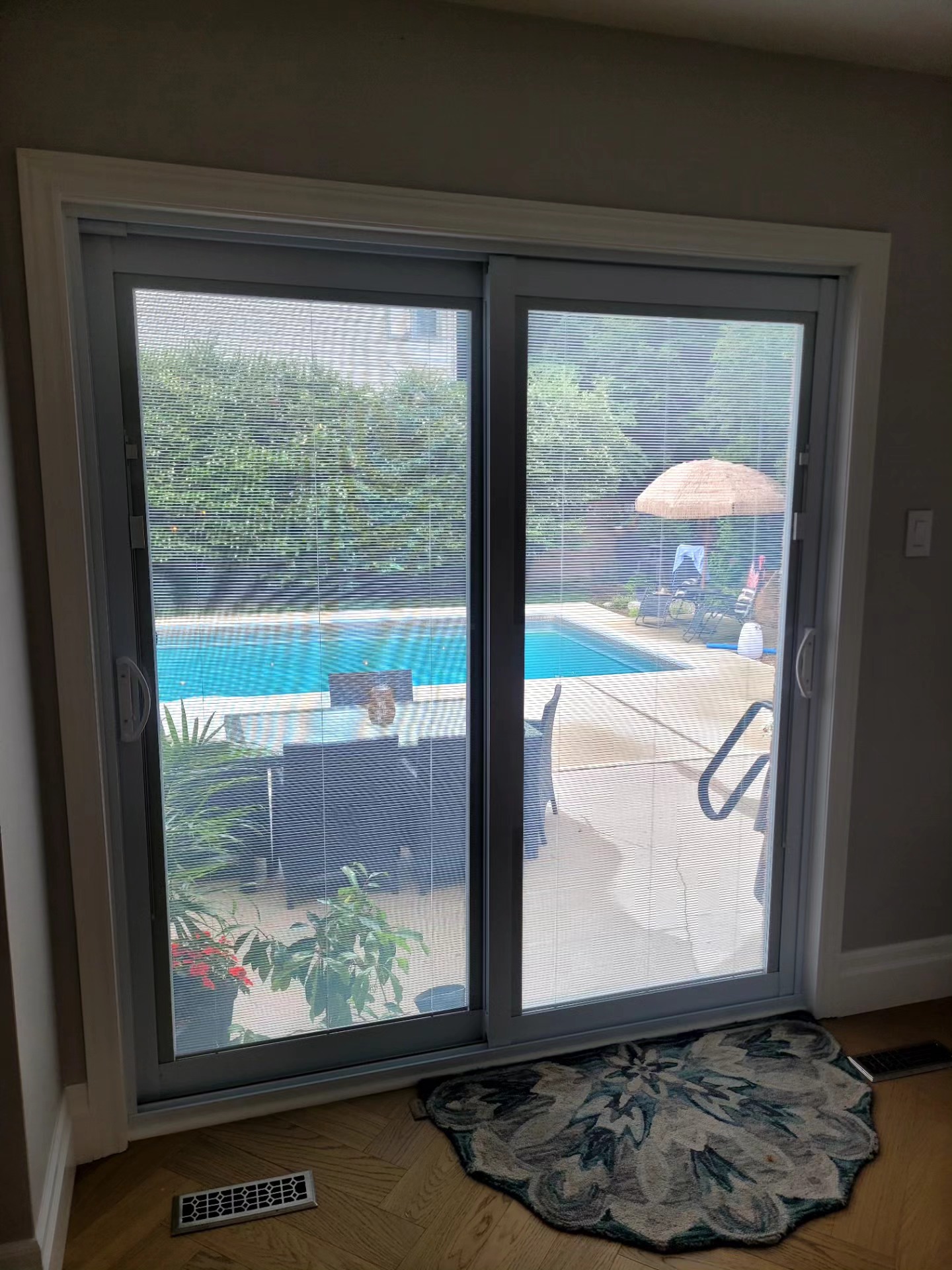 Sliding door Replacement by Maximus Craftsmanship. Check out the internal blinds.
Maximus Craftsmanship employee hard at work...
(Repost with different pictures)