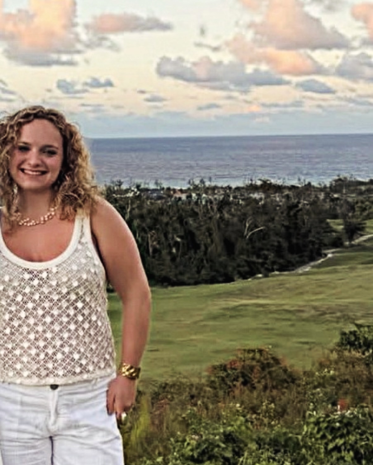 This girl. 🩵 One of my twins, about to graduate from college.
She was just two years old when I was diagnosed. Two.
And now…she’s written a review of my book on @goodreads , completely unprompted. 🥲
I guess my next book should be: ‘I Can’t Have Cancer, I Have College Graduates!’
So incredibly proud of you, @elizahodg What a journey it’s been.
p.s. @lily.hodg it’s your turn. I’m coming for you next. 😉
#momswithcancer #motherswithcancer #proudmom #icanthavecancerihavecarpool