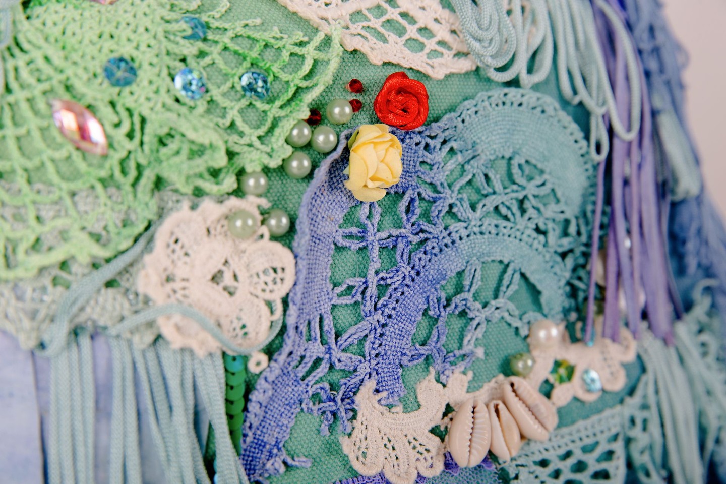 Wusstet ihr, dass ich fast alle Materialien aus alten Schätzen recycle?
#handmademode #designnähen #diyfashion #sewingfashion #taschenähen #nähenfürfrauen #nähenfürmich #sewingclothes #handmadefashion #handemadewardrobe #nähenstattkaufen #langenbach #freising #oberhummel #niederhummel #marzling #attenkirchen #kunst #sizilien #italien #favignana #italienliebe #positanomode #ibizastyle #modapositano #hippie #bohochic #romanticboho https://www.sophiapirrera.de/category/taschen-1