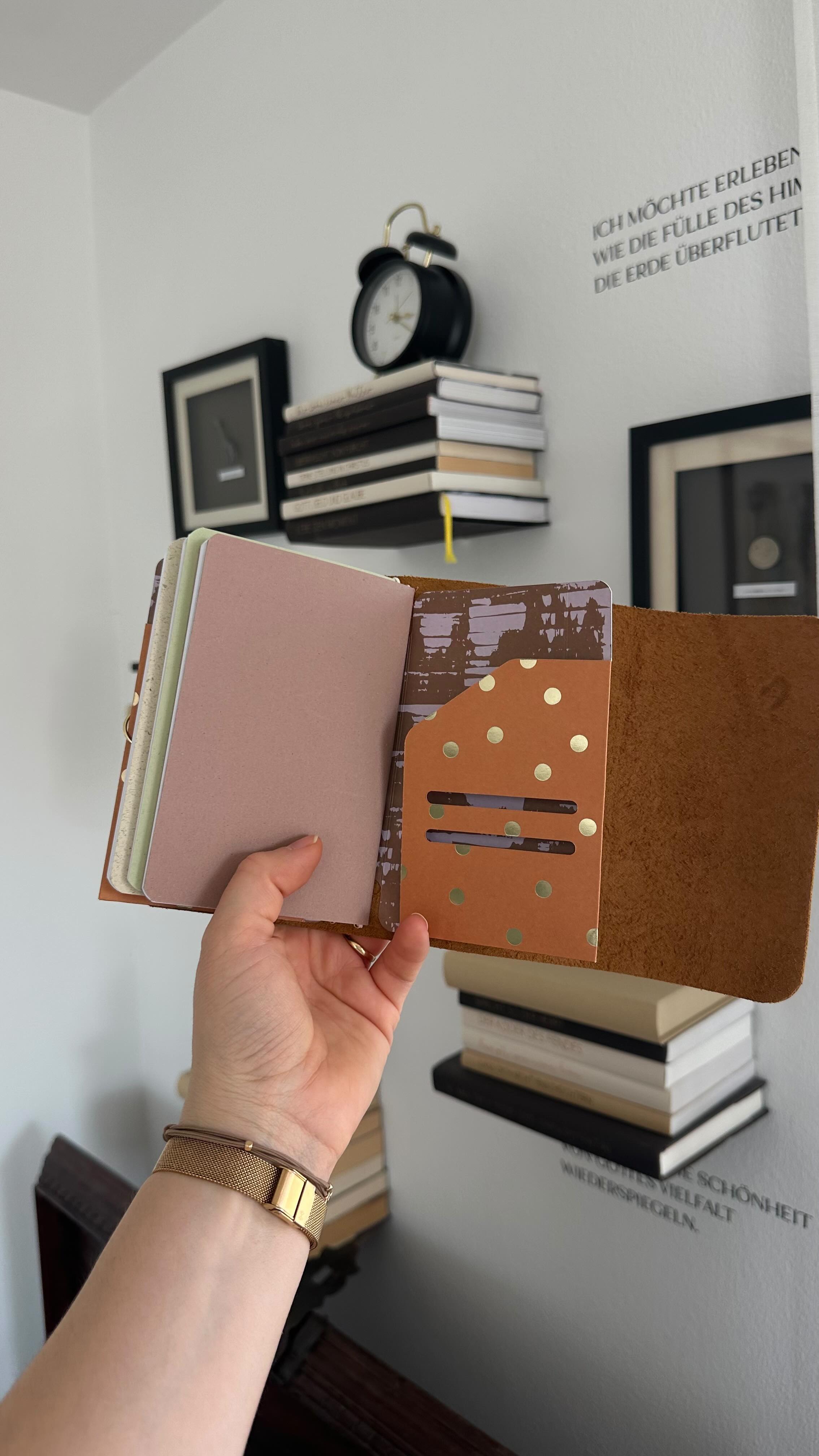 Journaling mit @cricut_de
Meine Einlage für den Journal mal ich einfach selbst mit meinen Cricut Maker 3
Anzeige
#cricutyourideas #diy #cricutmaker3 #liveauthentic #journaling