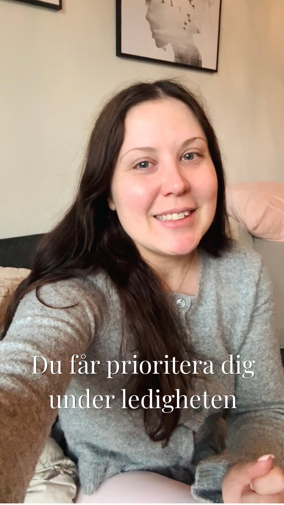 Påskledighet…. Härligt, eller jobbigt? 💛
Press, måsten, förväntningar, anpassa, låtsas. 🫶
Oavsett hur du känner, vet att:
Du får bestämma hur din ledighet ska vara.
Du får prioritera och välja dig.
Du får lyssna in till DINA behov, önskningar.
Du får avböja, säga nej, be om hjälp.
Du får hitta på något för dig, energigivande, kul, återhämtande.
Du får vara själv, göra vad du vill/ingenting.
Du väljer, efter de förutsättningar du kan välja. Men på något sätt, kan du ge mer av ditt innersta behov/önskan.
👉 Skriv 1 sak du vill (och ska😉) göra för DIG under lediga dagarna?
Och tagga/dela till någon som du vill ska påminnas 💗