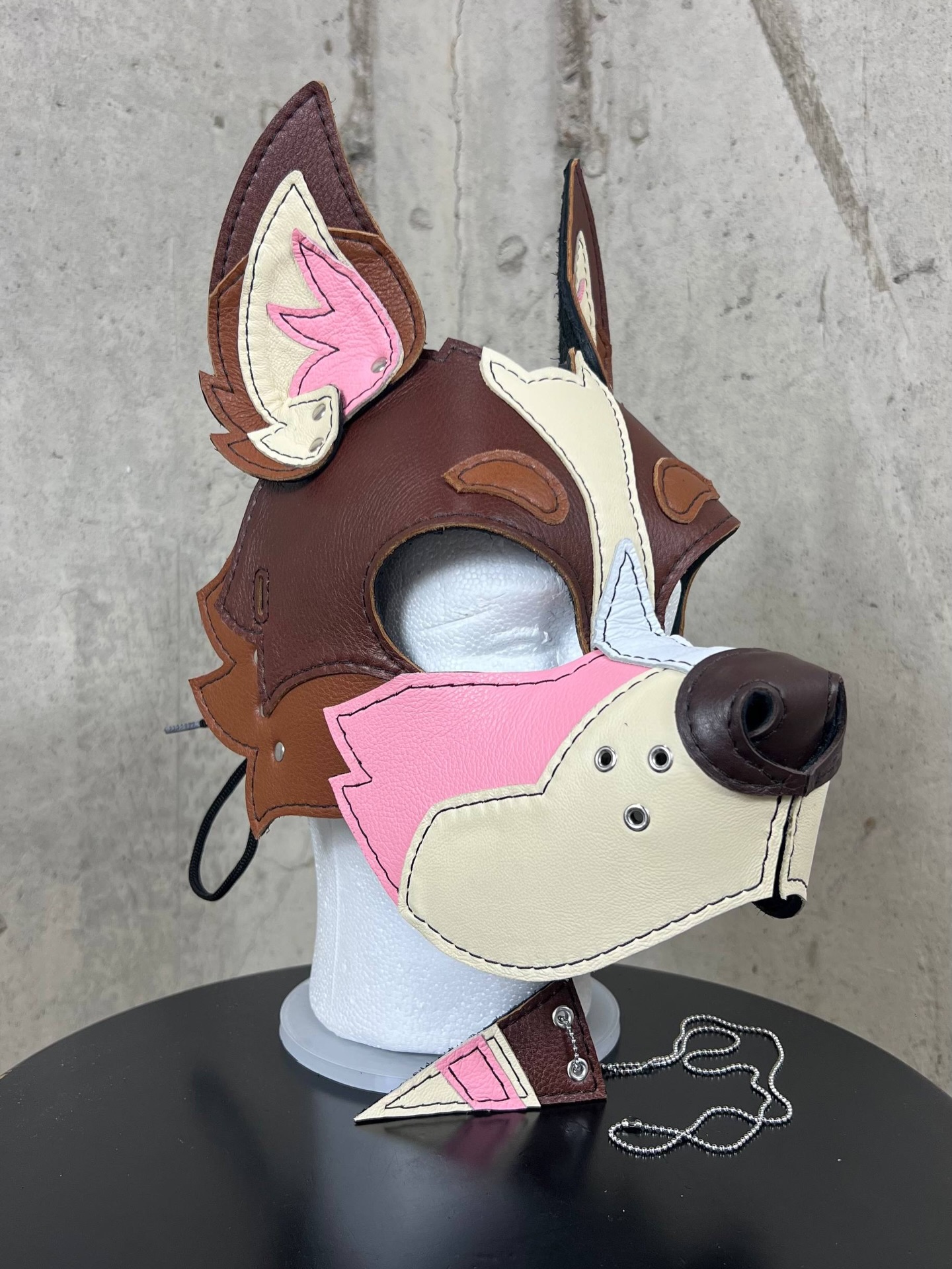 Stunning partial custom Bernese mountain dog and border collie mix hood for Micah!
scrapyardleather.com
#scrapyardlthr #scrapyardleather #pupplay #petplay #furryfandom